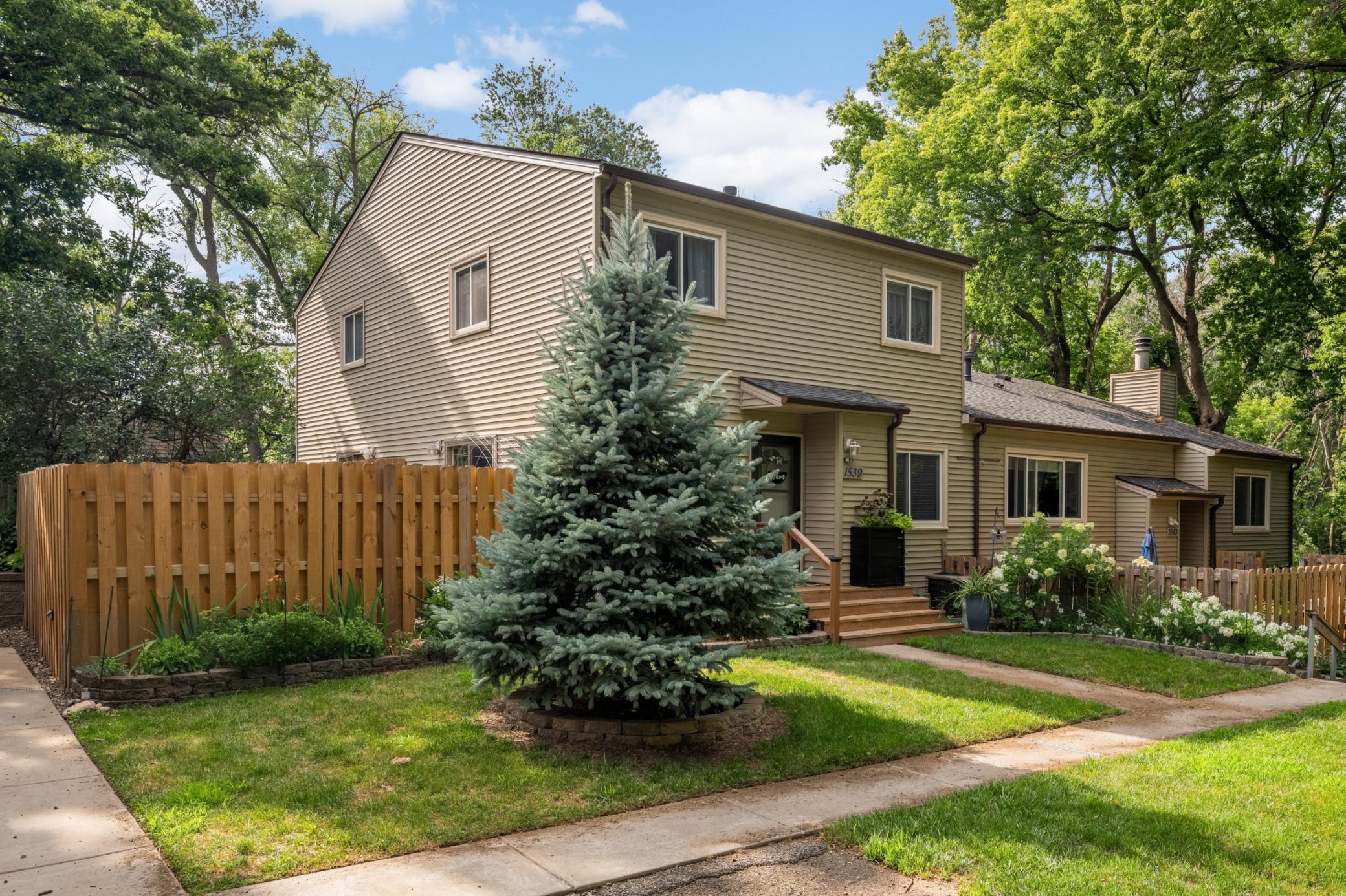 1st image of 1539 Greenwood Ct N, Saint Paul, MN 55122 | MLS# 7113882