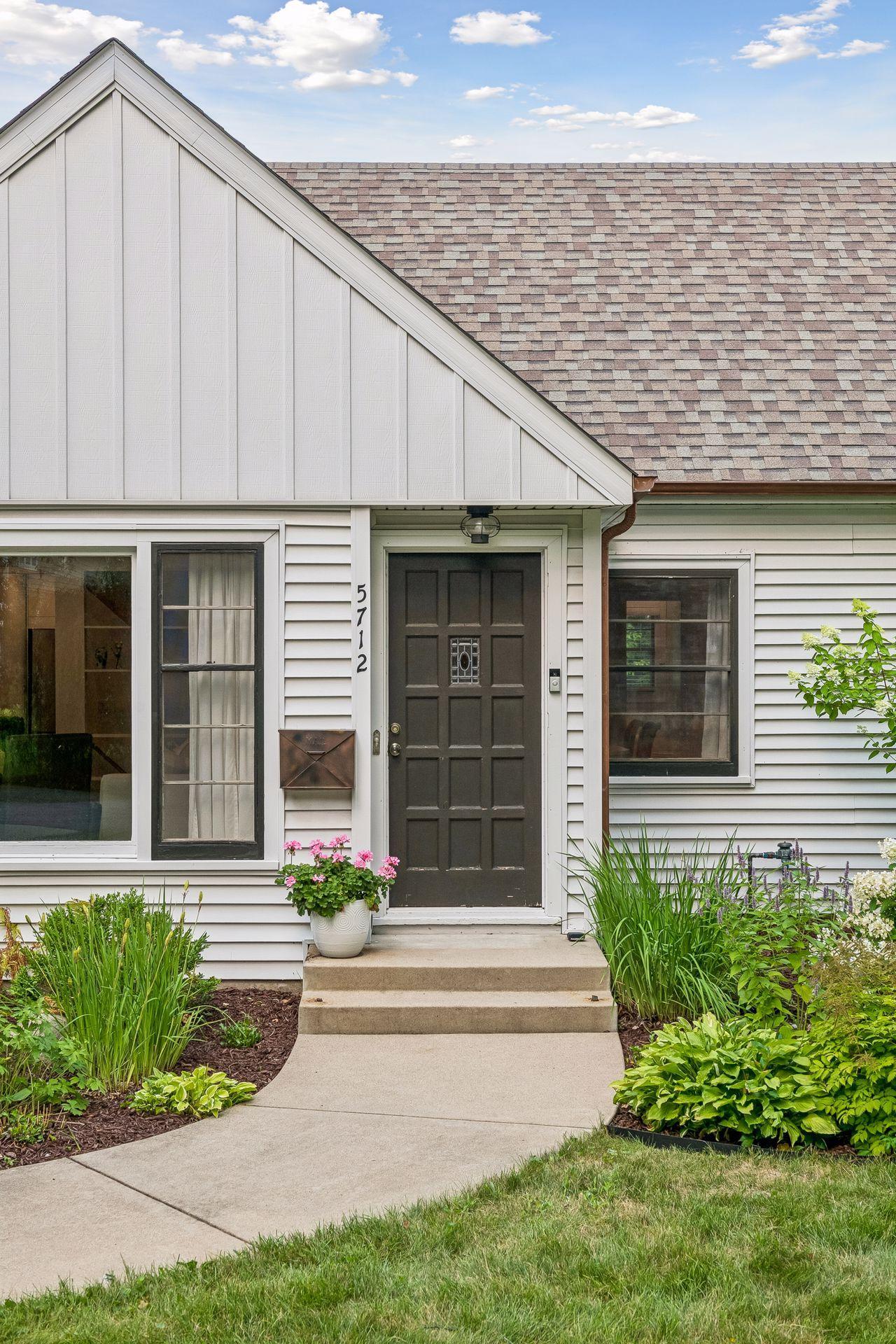 2nd image of 5712 York Ave S, Edina, MN 55410 | MLS# 7113914