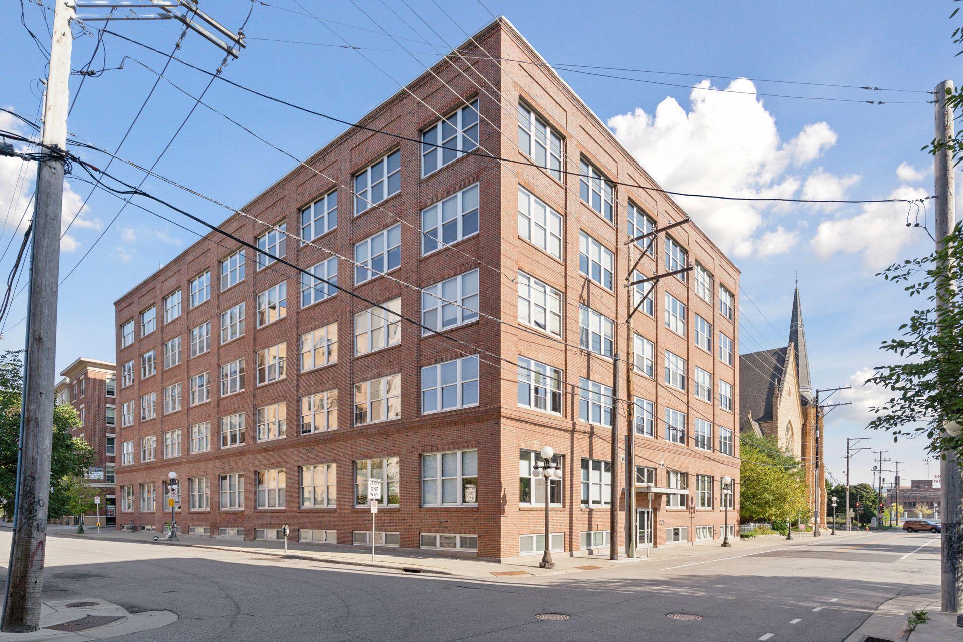 4th image of 225 9th St E, Saint Paul, MN 55101