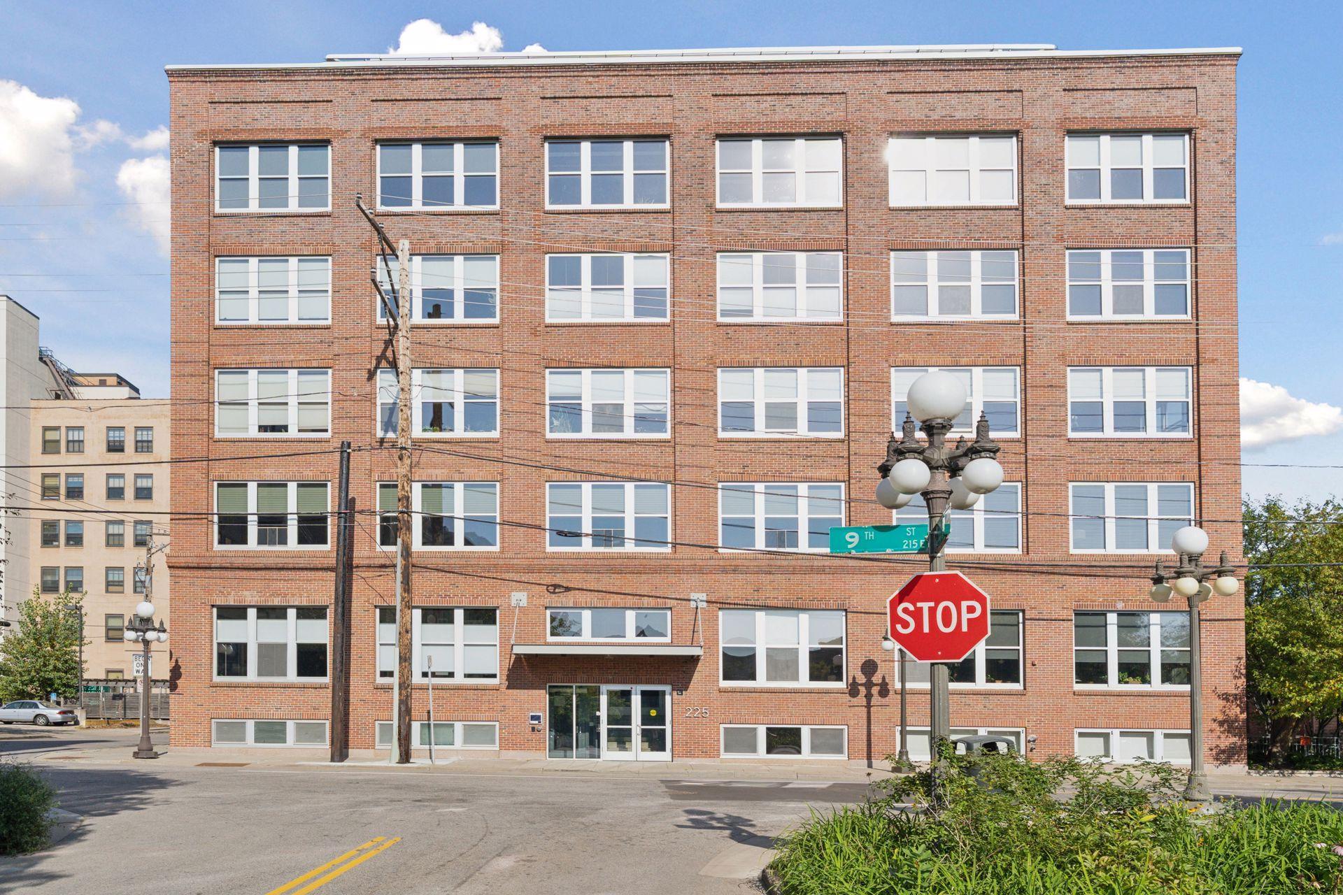 3rd image of 225 9th St E, Saint Paul, MN 55101