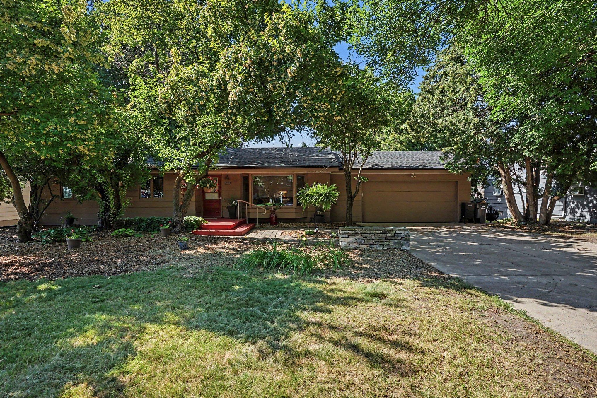 1st image of 277 Highland Dr, Chaska, MN 55318 | MLS# 7114043