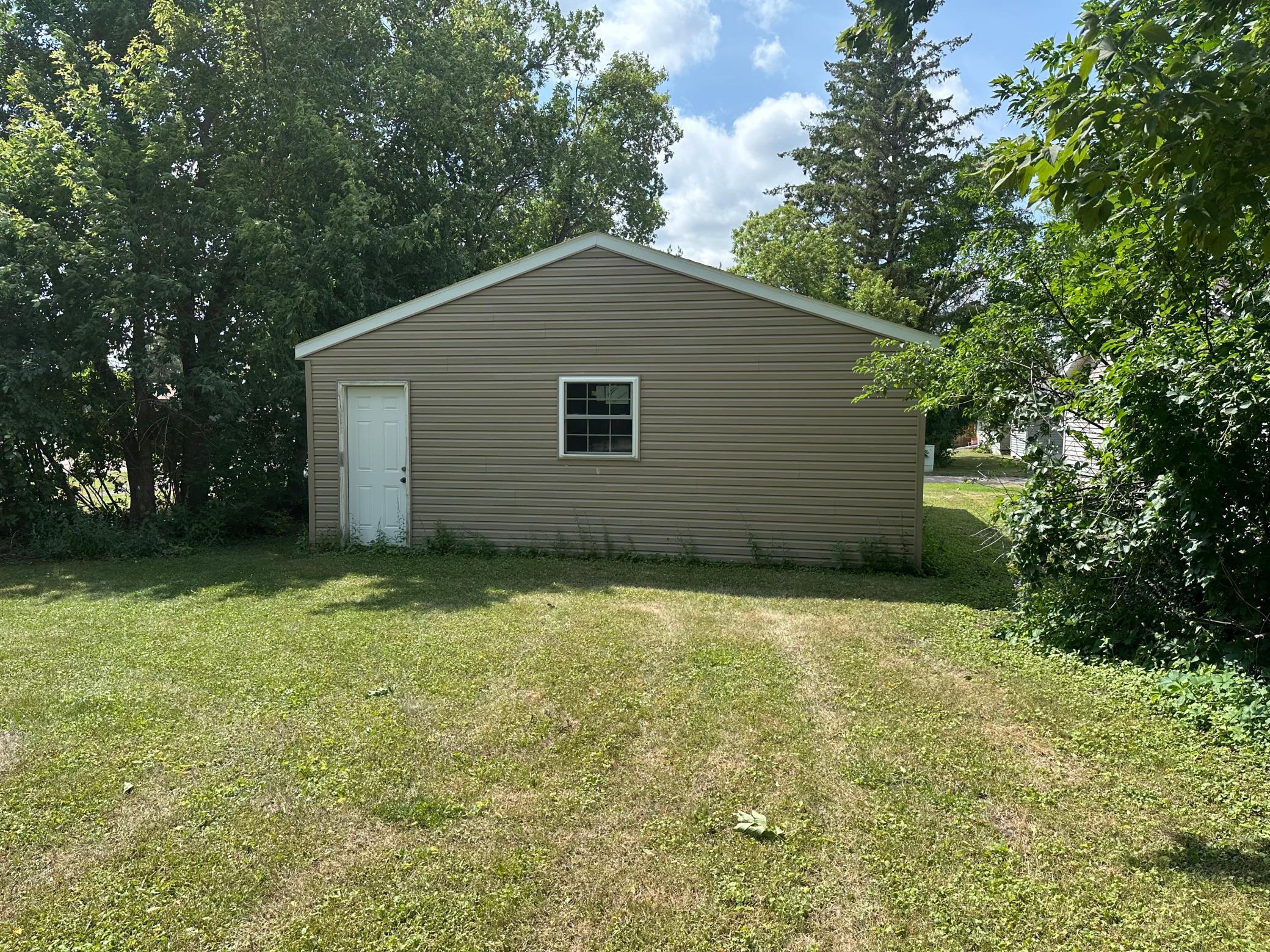 2nd image of 305 Arnold Ave S, Thief River Falls, MN 56701 | MLS# 7114076