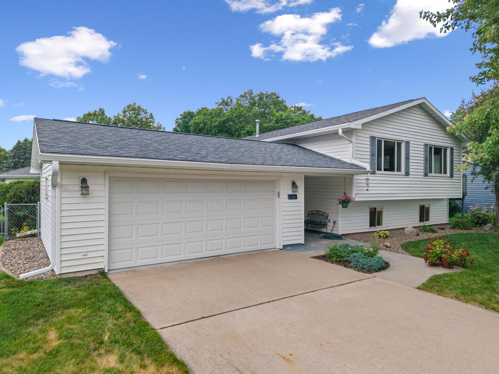1st image of 1218 Poplar St, La Crescent, MN 55947 | MLS# 7114172