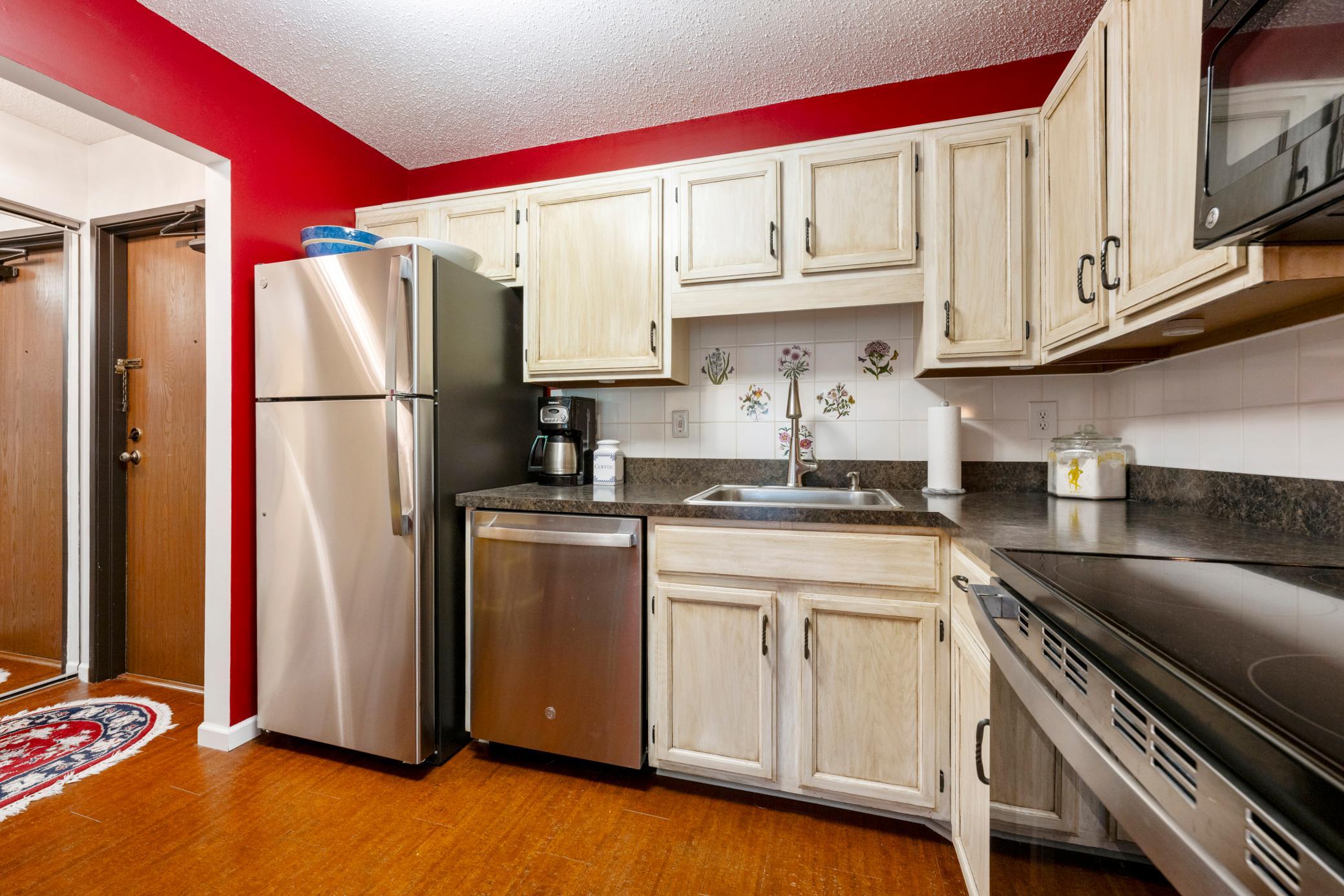 5th image of 1800 Riverwood Dr #301, Burnsville, MN 55337 | MLS# 7114233