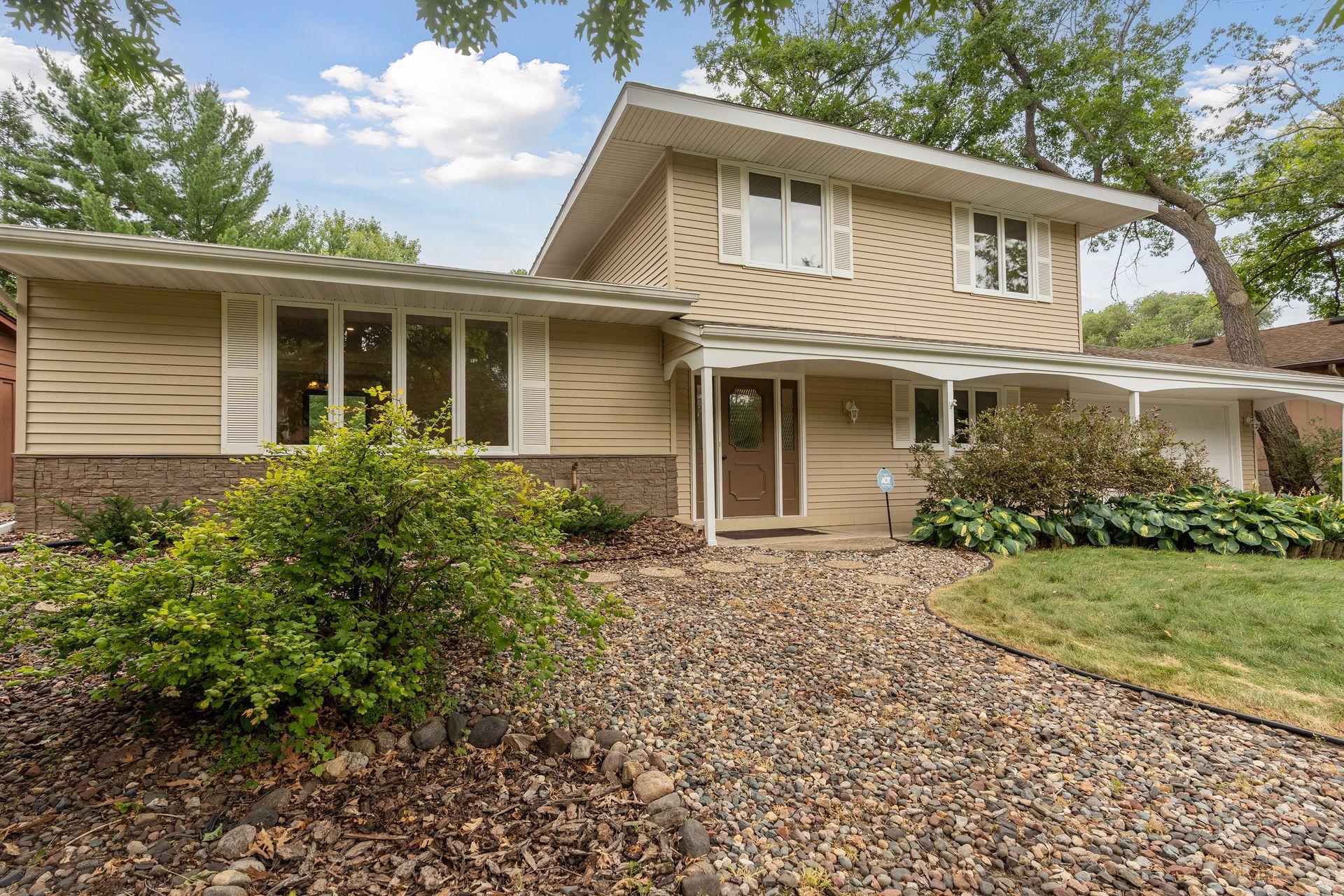 3rd image of 1086 Carlton Dr, Saint Paul, MN 55126 | MLS# 7114284