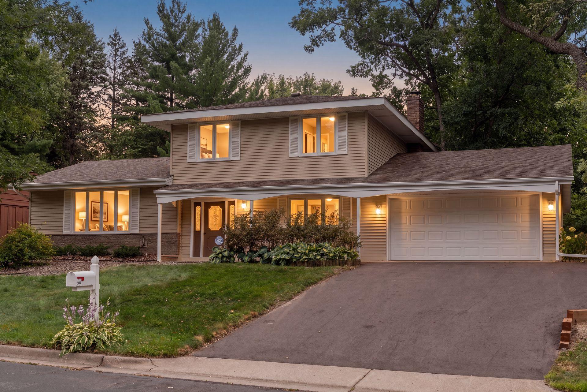 1st image of 1086 Carlton Dr, Saint Paul, MN 55126 | MLS# 7114284
