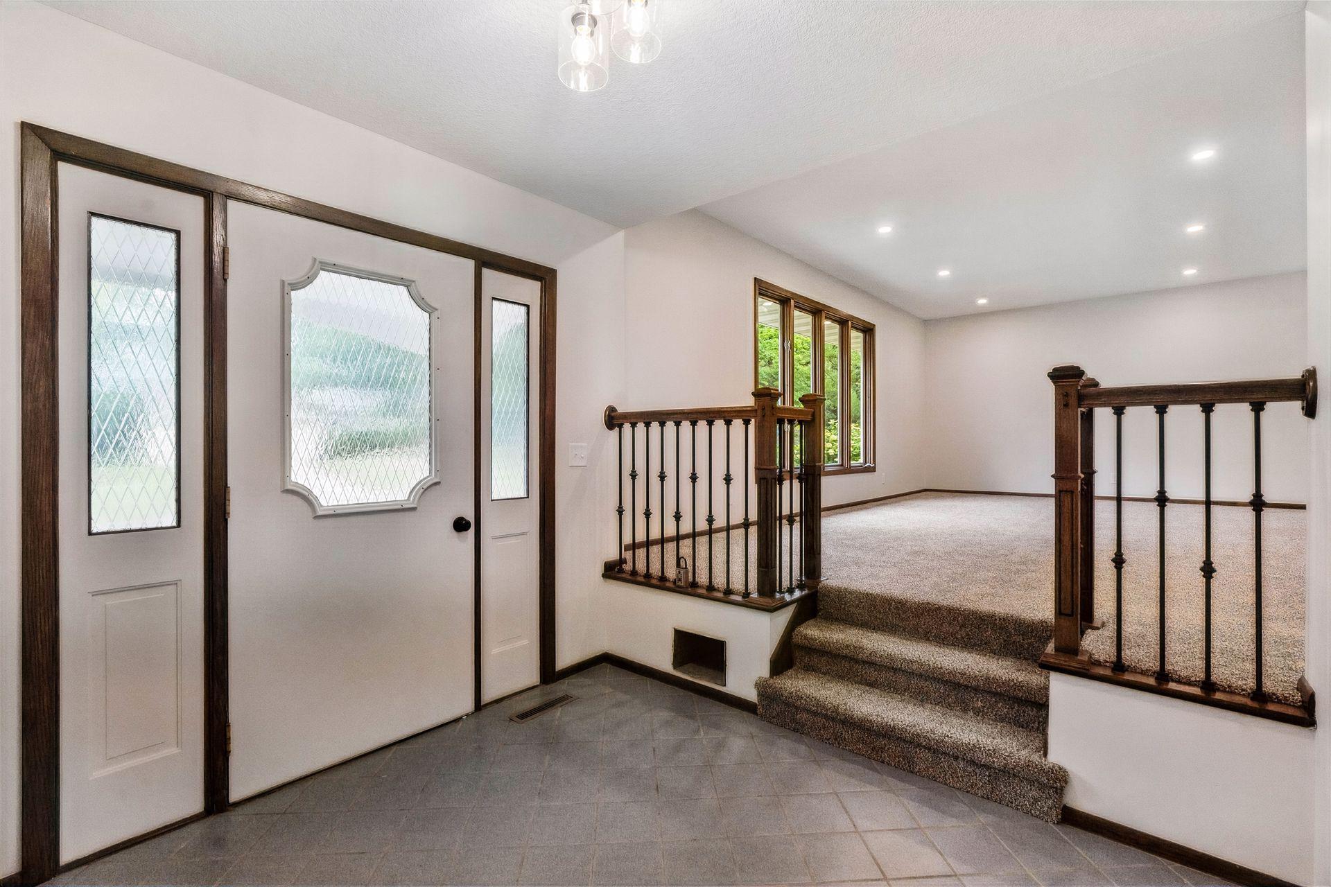 4th image of 1086 Carlton Dr, Saint Paul, MN 55126 | MLS# 7114284