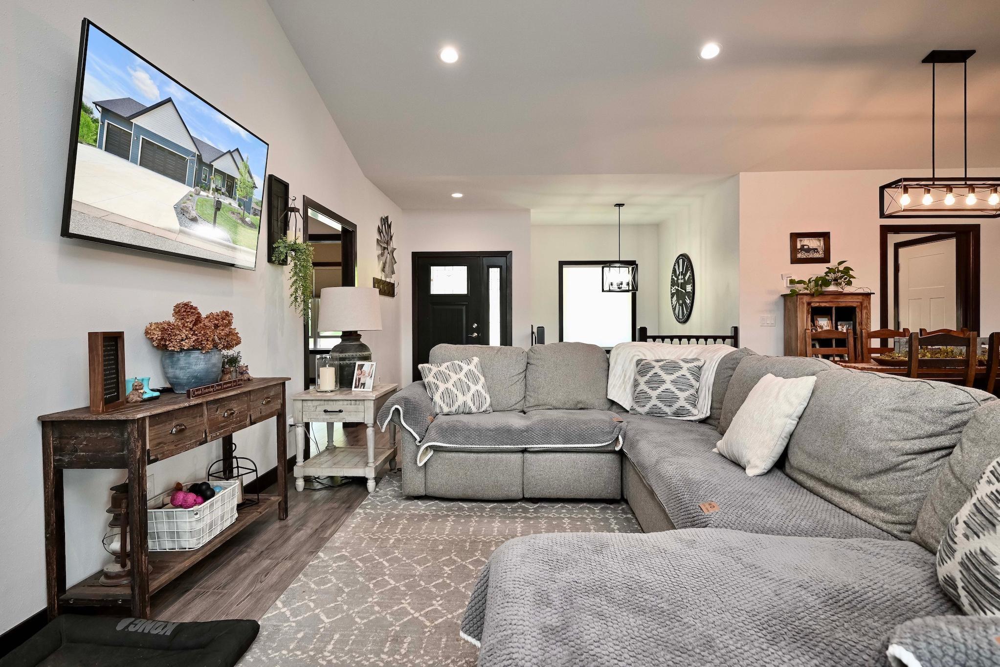5th image of 166 Rimrock Rd, Rollingstone, MN 55969 | MLS# 7114286