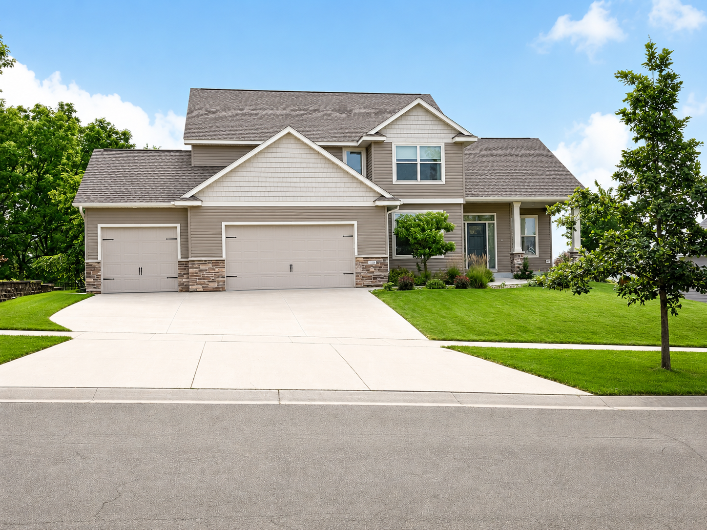 1st image of 1892 Shannon Oaks Blvd Ne, Rochester, MN 55906 | MLS# 7114308