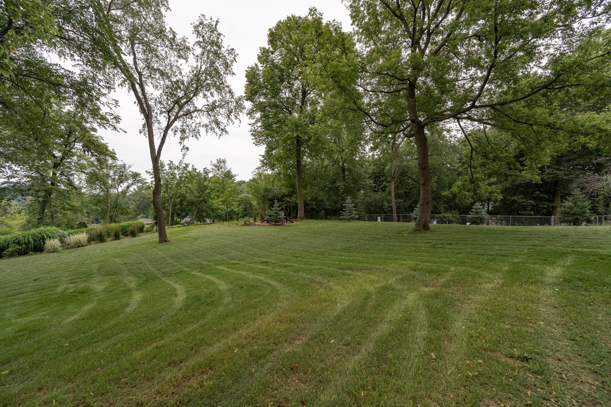 3rd image of 910 Folwell Dr Sw, Rochester, MN 55902 | MLS# 7114473