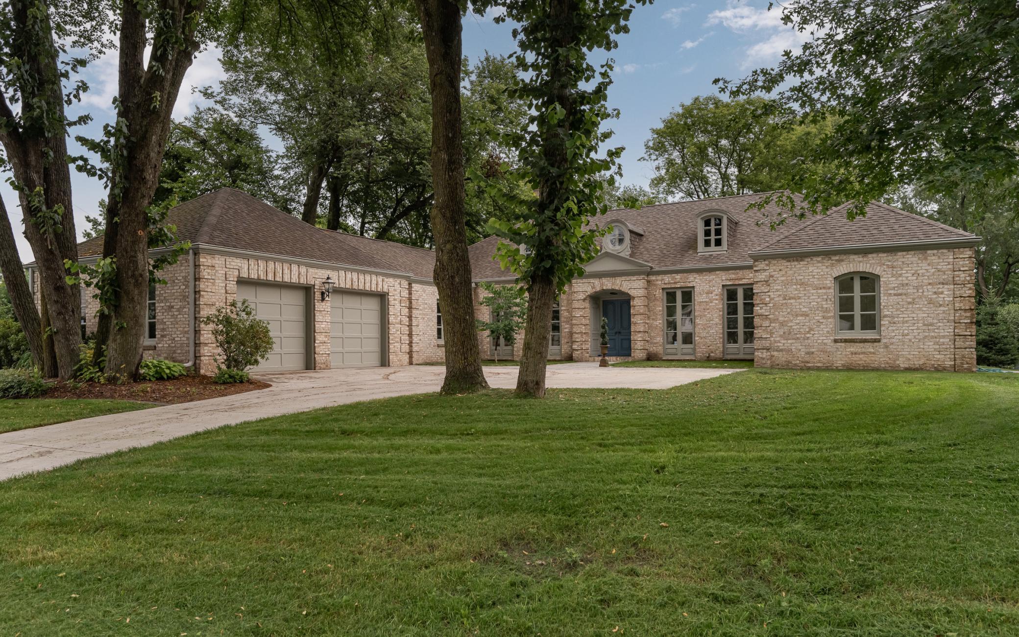 1st image of 910 Folwell Dr Sw, Rochester, MN 55902 | MLS# 7114473