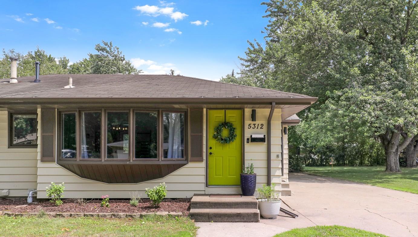 2nd image of 5312 Rhode Island Ave N, New Hope, MN 55428 | MLS# 7114483