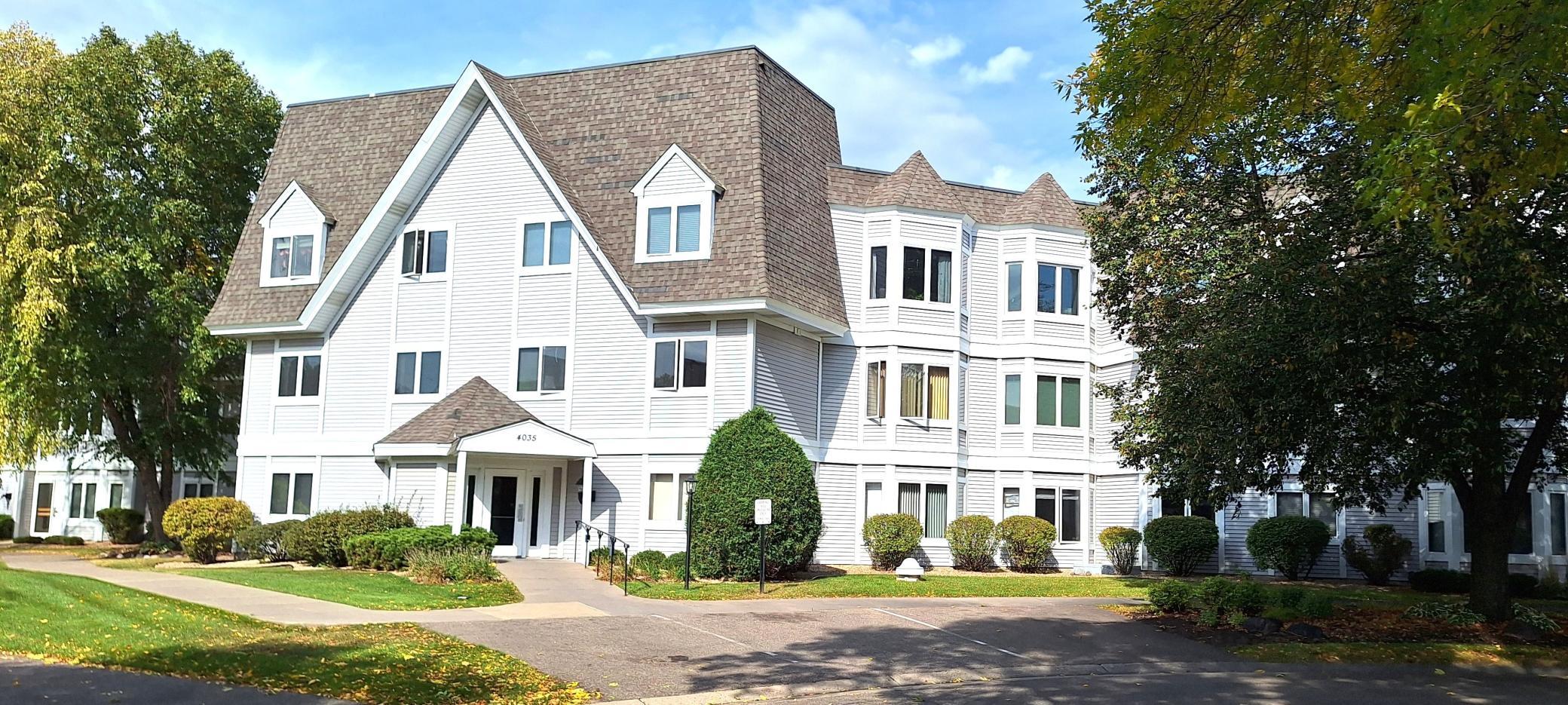 2nd image of 4035 Victoria St N, Saint Paul, MN 55126