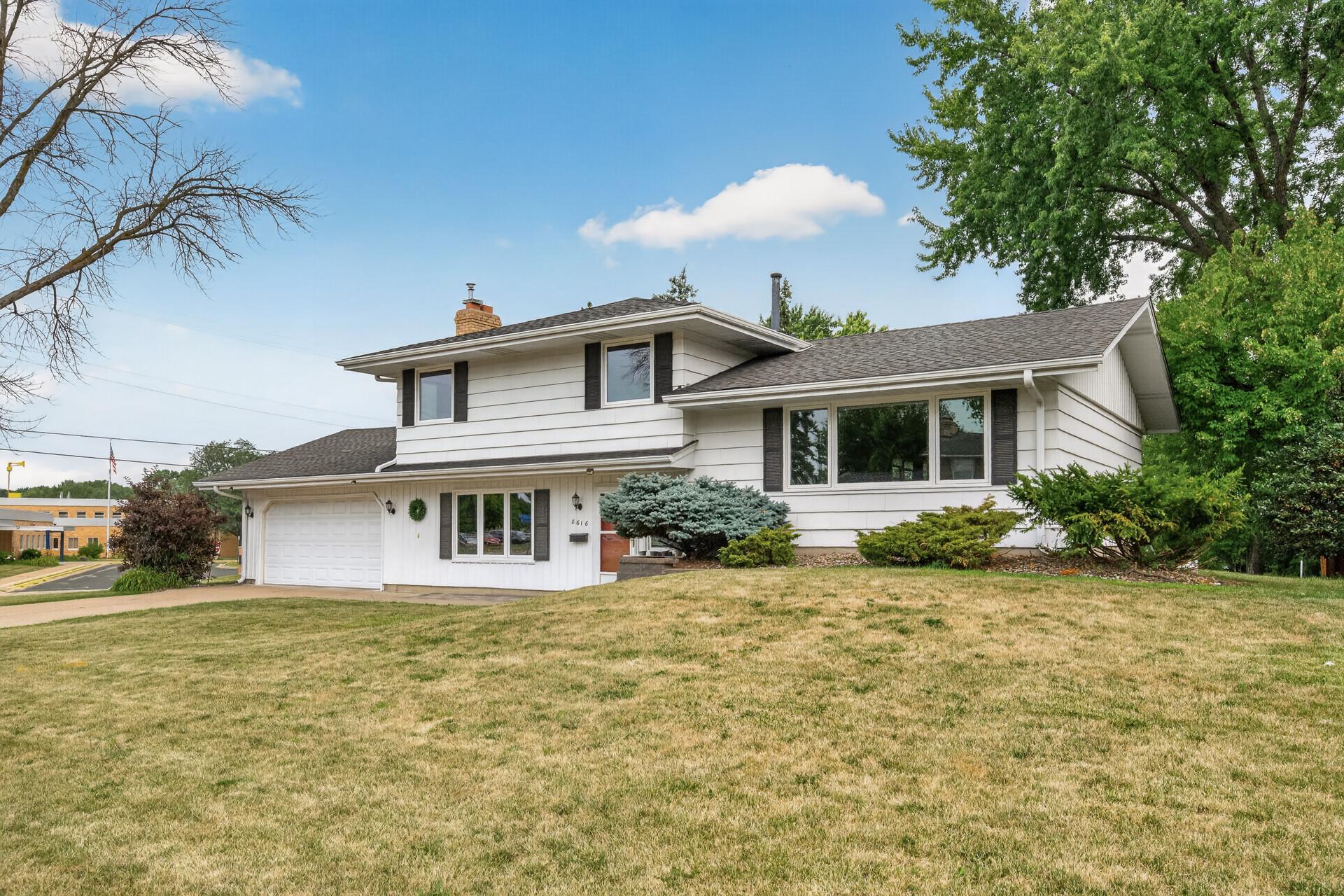 3rd image of 8616 34Th Ave N, New Hope, MN 55427 | MLS# 7114583
