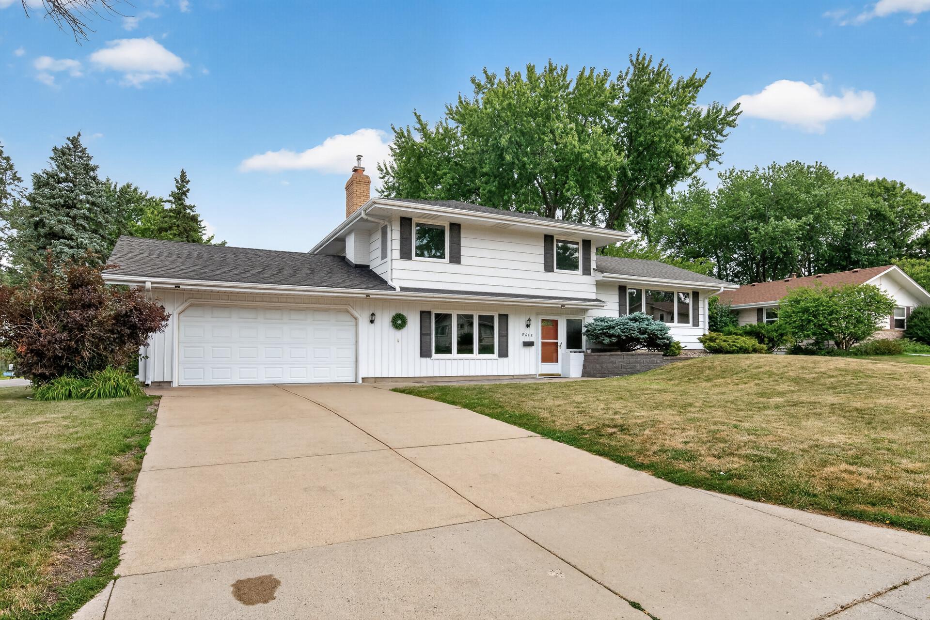 2nd image of 8616 34th Ave N, New Hope, MN 55427 | MLS# 7114583