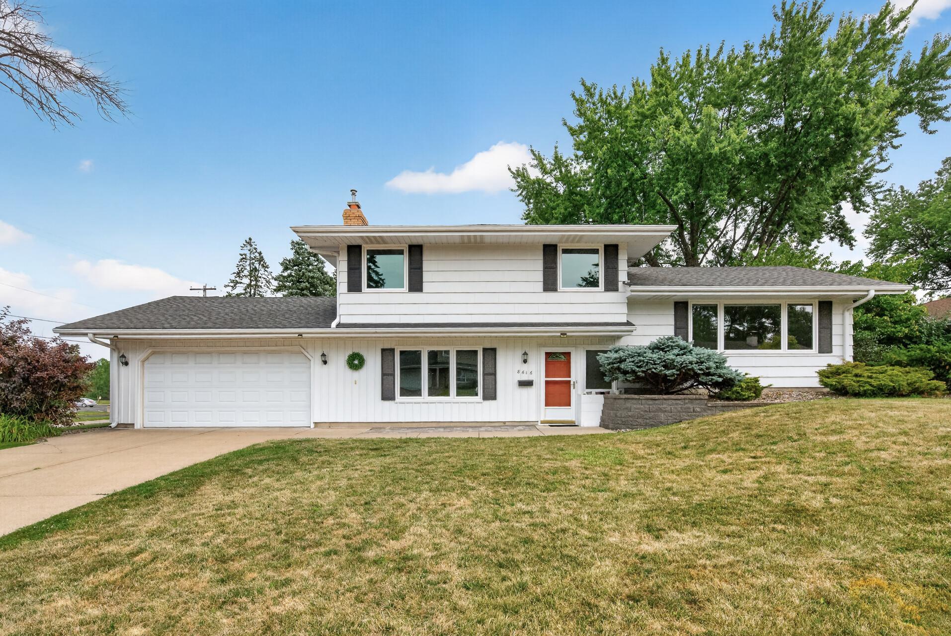 1st image of 8616 34th Ave N, New Hope, MN 55427 | MLS# 7114583
