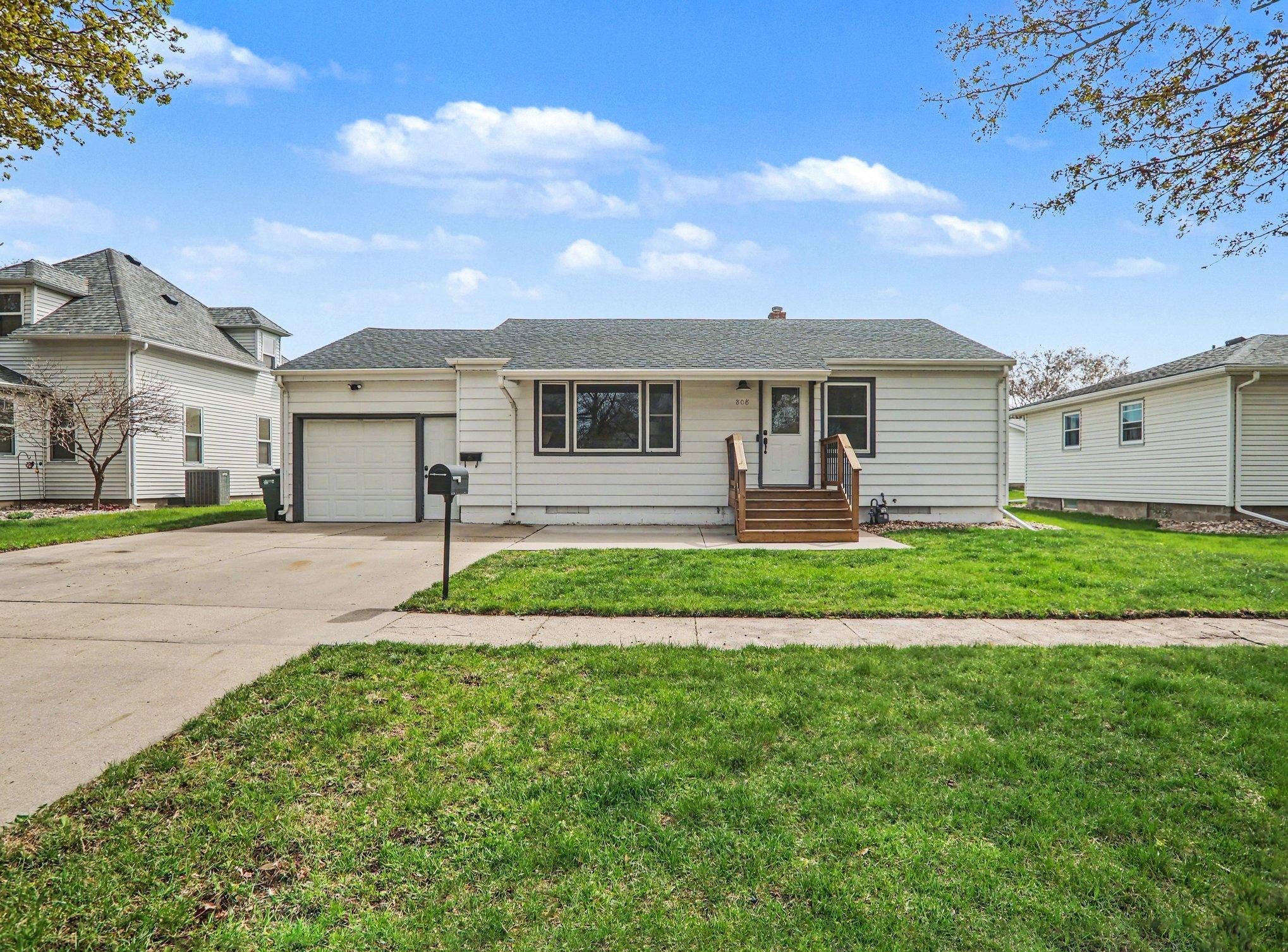 Homes for sale in Luverne, MN | 808 N Oakley St, Luverne, MN 56156 | MLS# 7114695