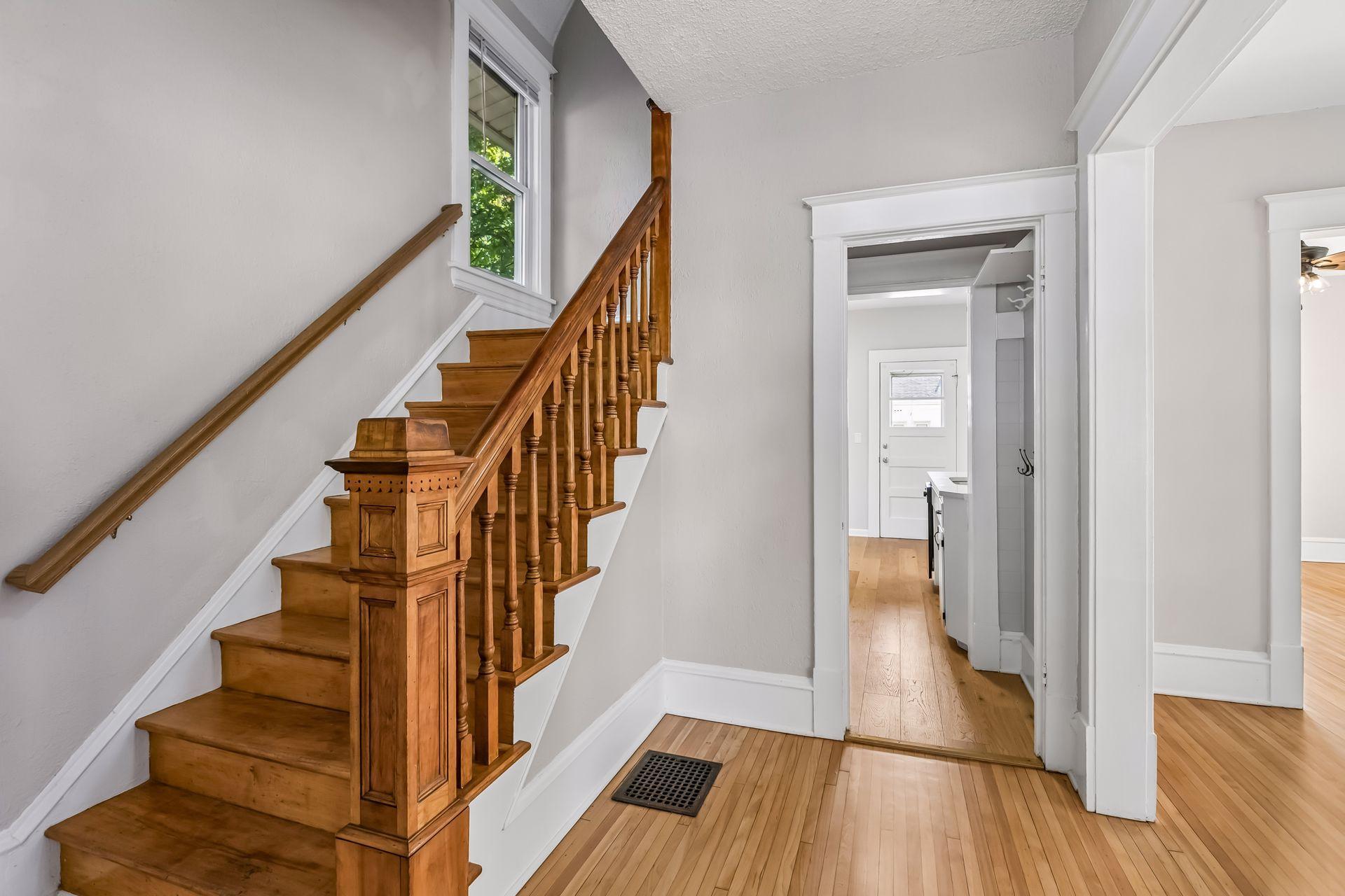 3rd image of 382 N Cleveland Ave N, Saint Paul, MN 55104 | MLS# 7114771