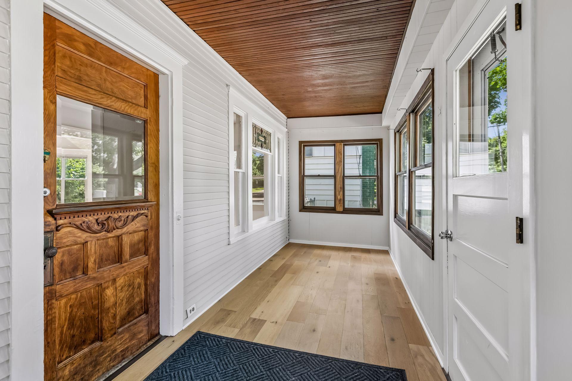 2nd image of 382 N Cleveland Ave N, Saint Paul, MN 55104 | MLS# 7114771