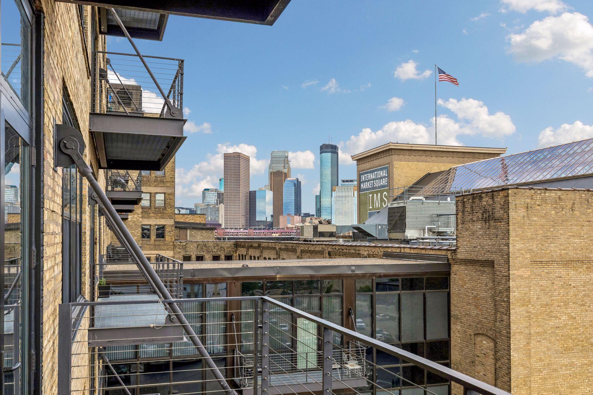 2nd image of 290 Market St, Minneapolis, MN 55405