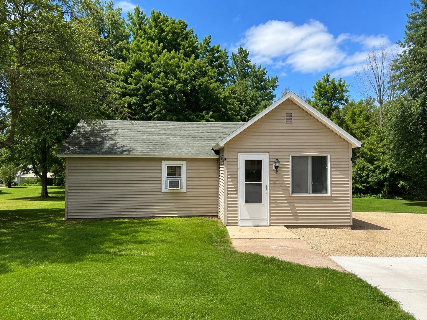 1st image of 613 S Grant St, Houston, MN 55943 | MLS# 7114814