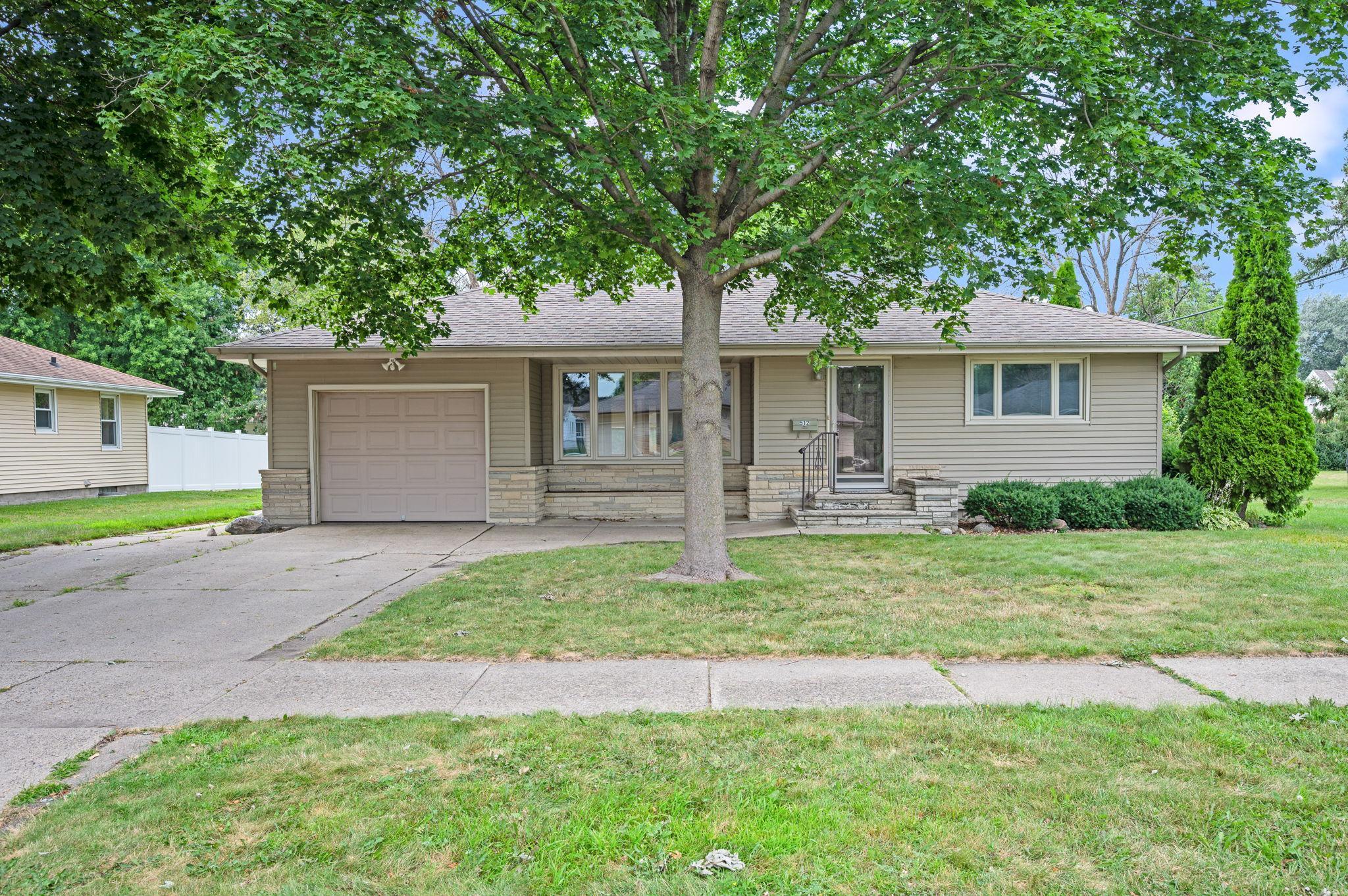 1st image of 512 S Orient St, Fairmont, MN 56031 | MLS# 7114831