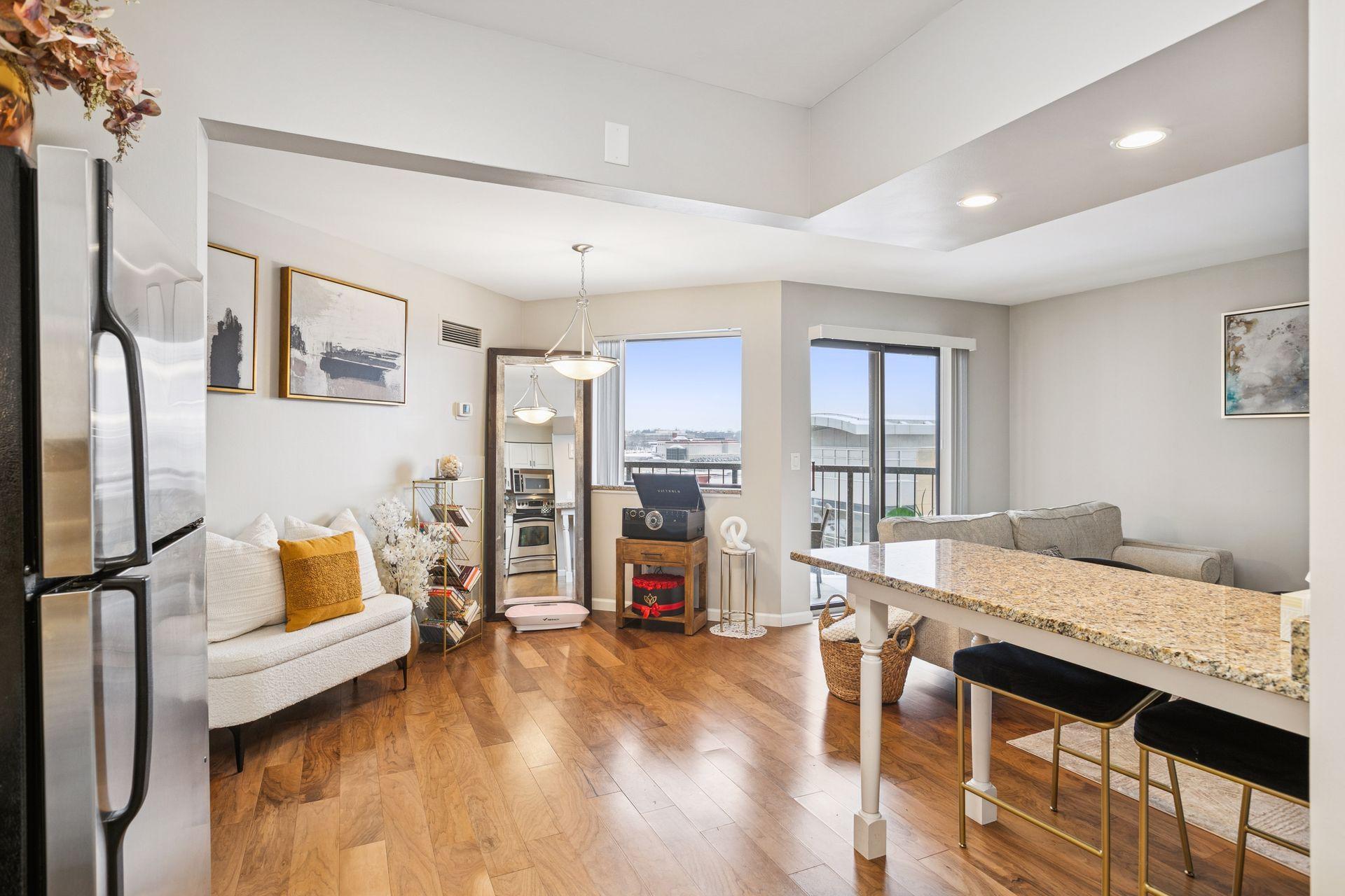 2nd image of 78 10th St E, St. Paul, MN 55101