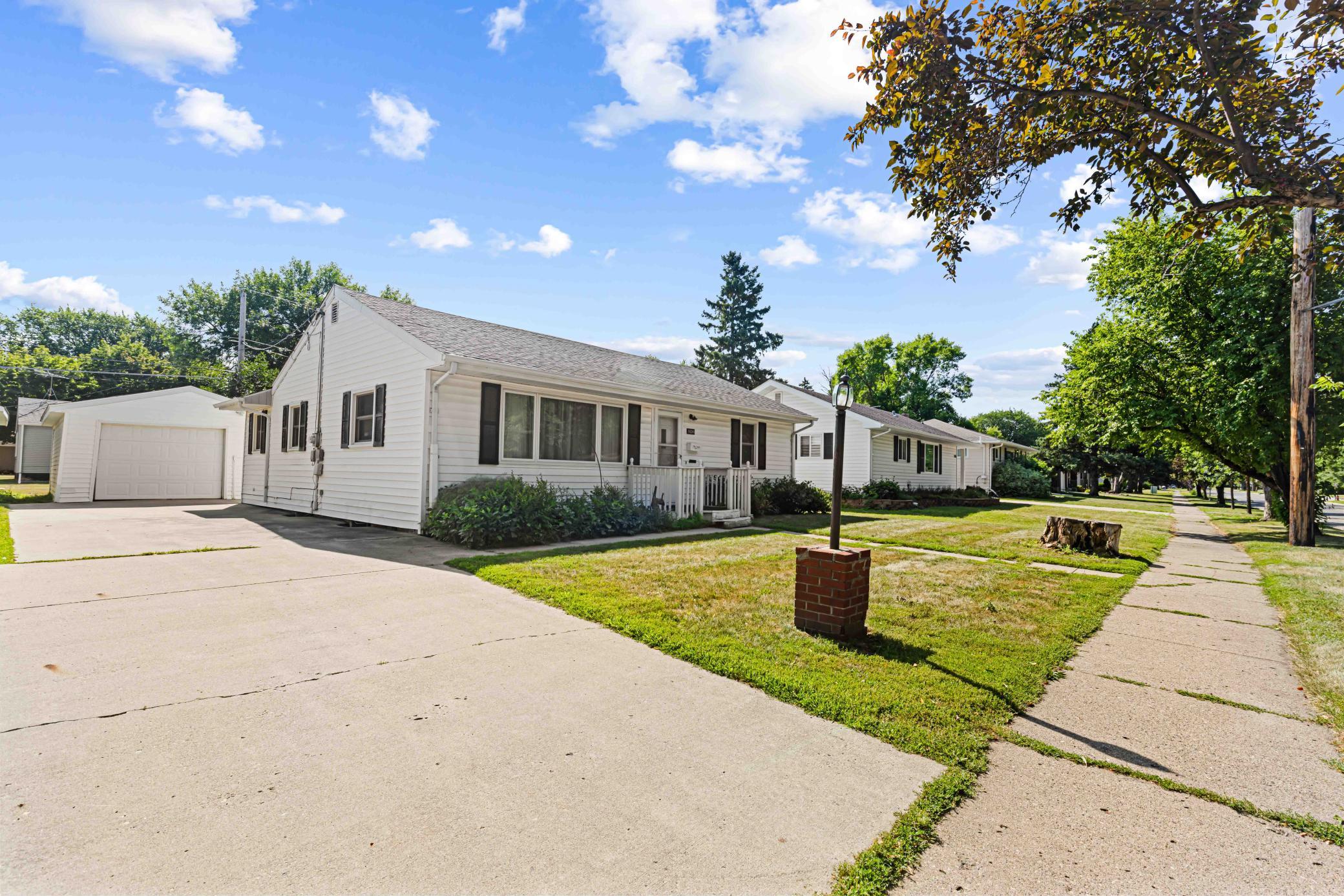 2nd image of 1624 4th St S, Moorhead, MN 56560 | MLS# 7114955
