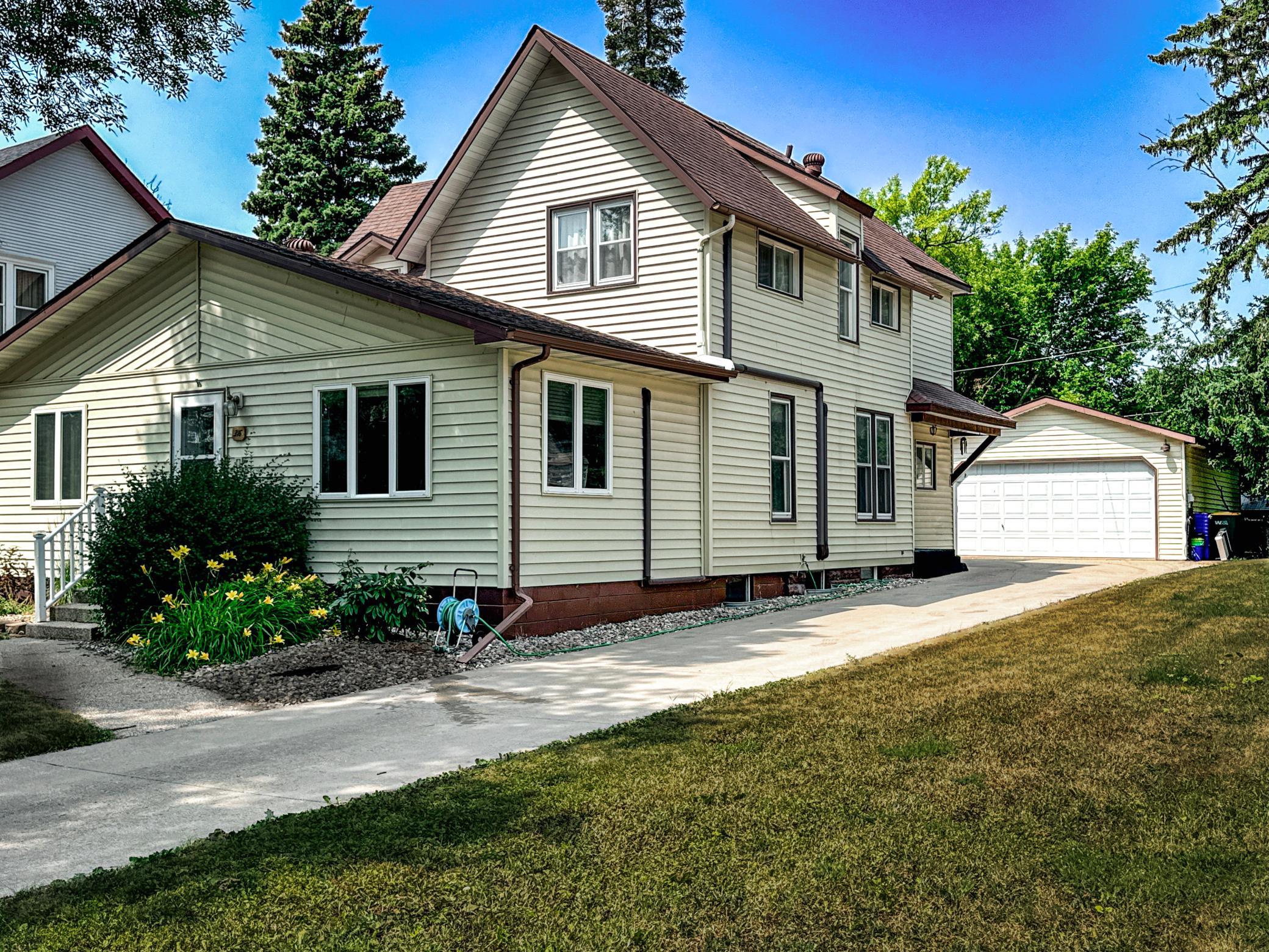 Homes for sale in Crookston, MN | 316 S Ash St, Crookston, MN 56716 | MLS# 7115011