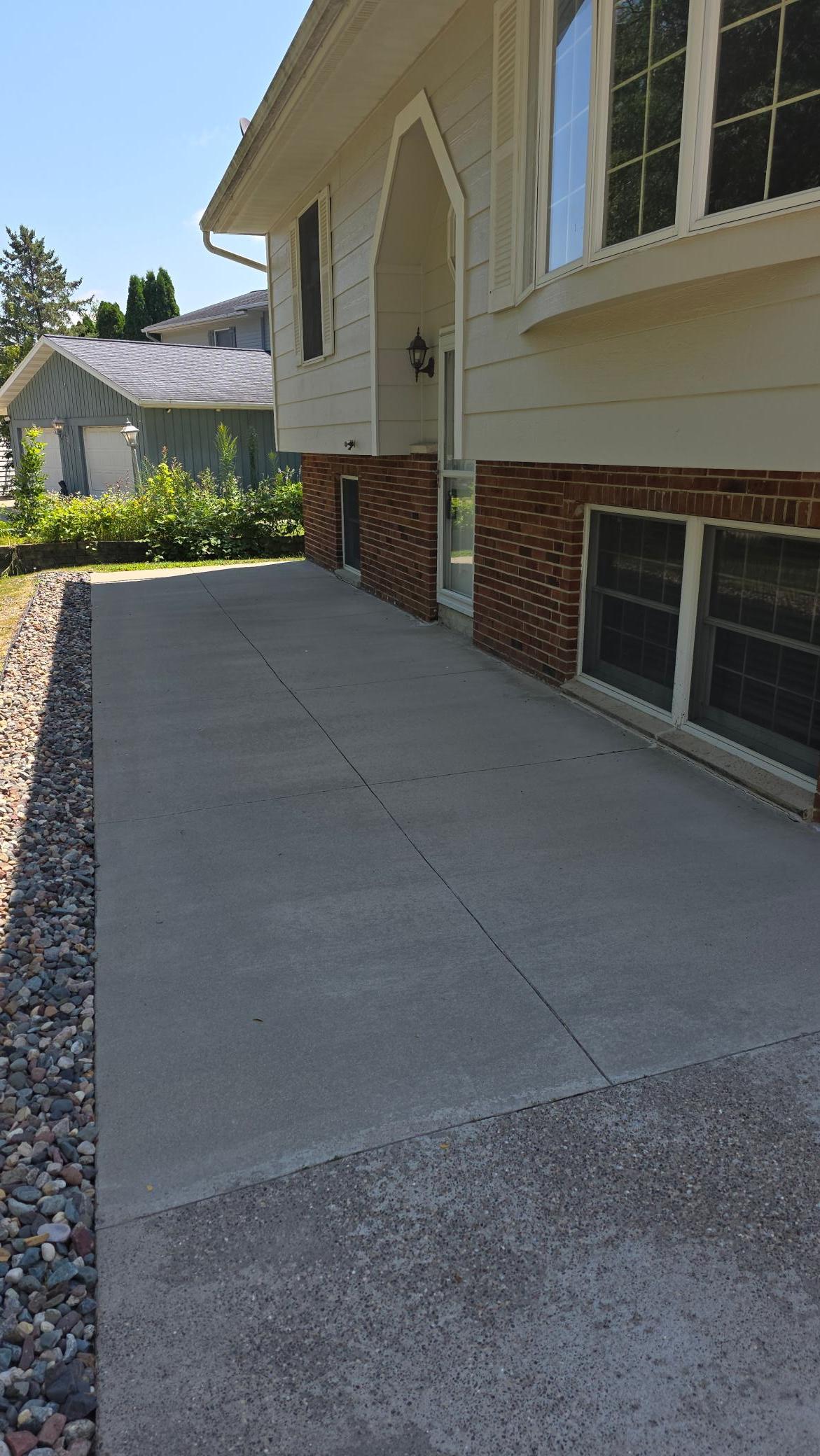 2nd image of 1004 21st St Se, Rochester, MN 55904 | MLS# 7115027