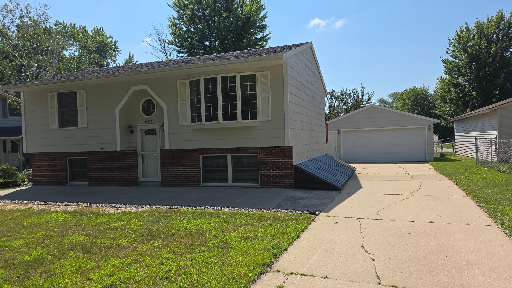 1st image of 1004 21st St Se, Rochester, MN 55904 | MLS# 7115027