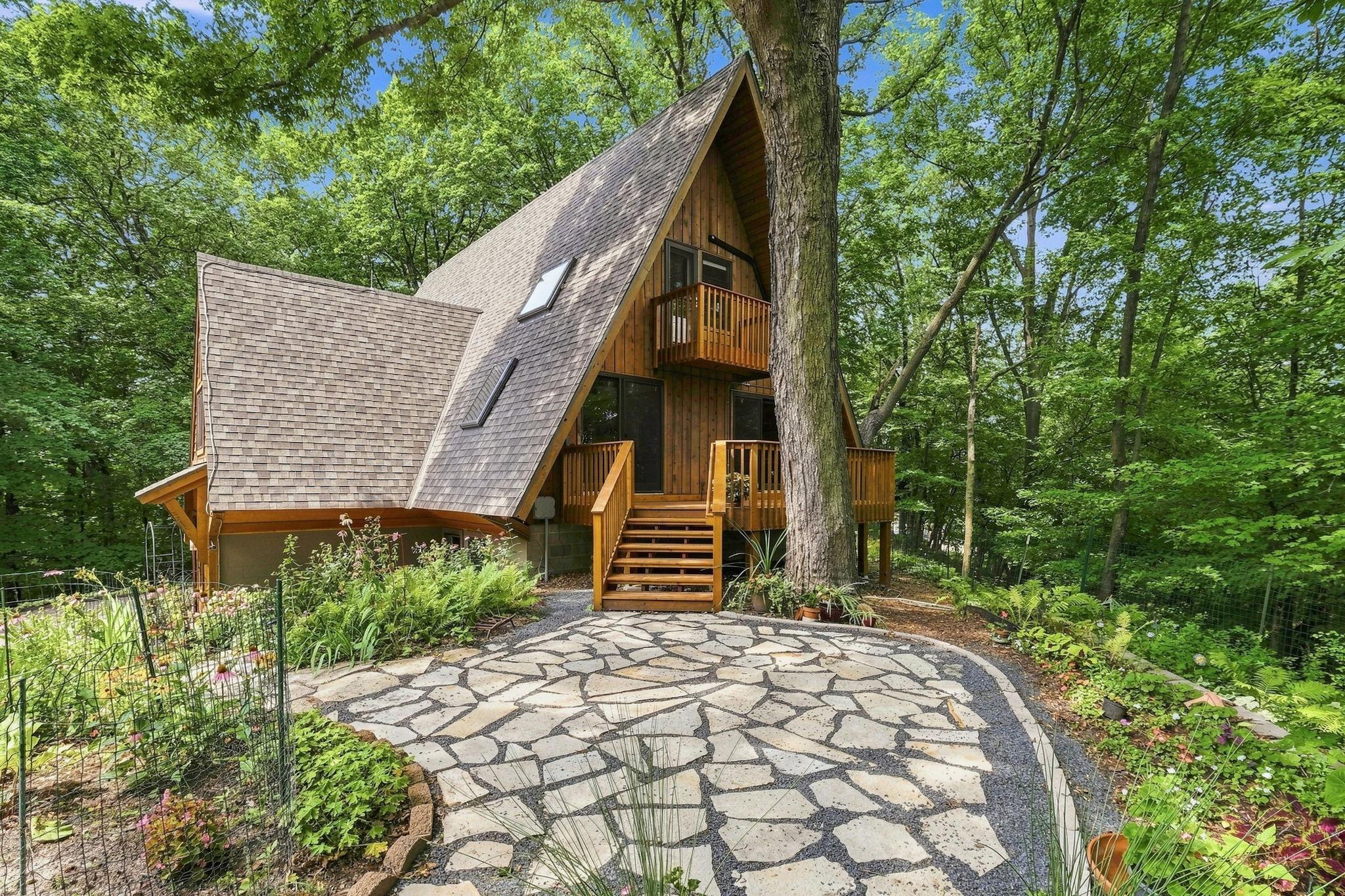 2nd image of 420 Pleasant View Rd, Chanhassen, MN 55317 | MLS# 7115089