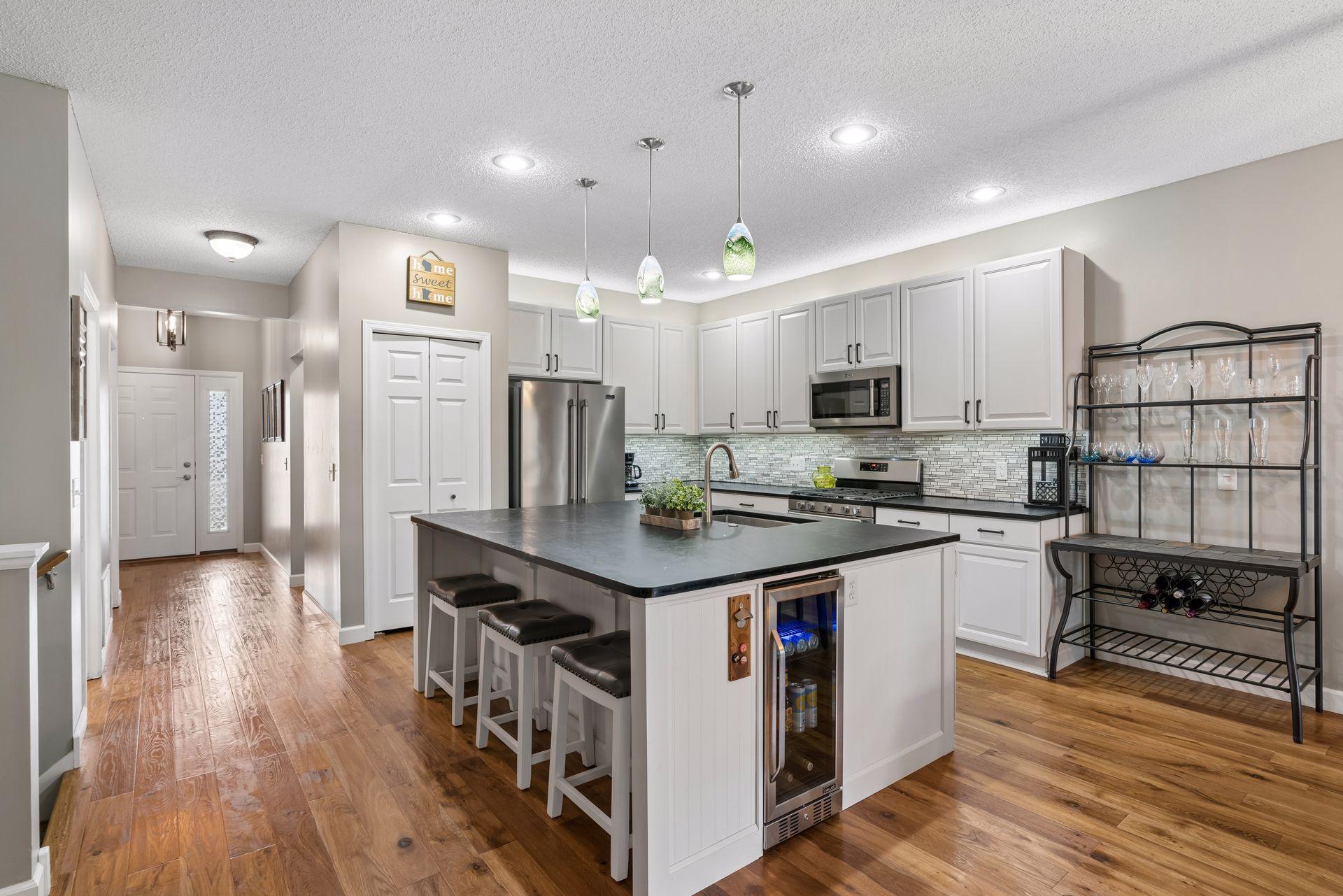 4th image of 10830 Thone Cir, Saint Paul, MN 55129 | MLS# 7115197