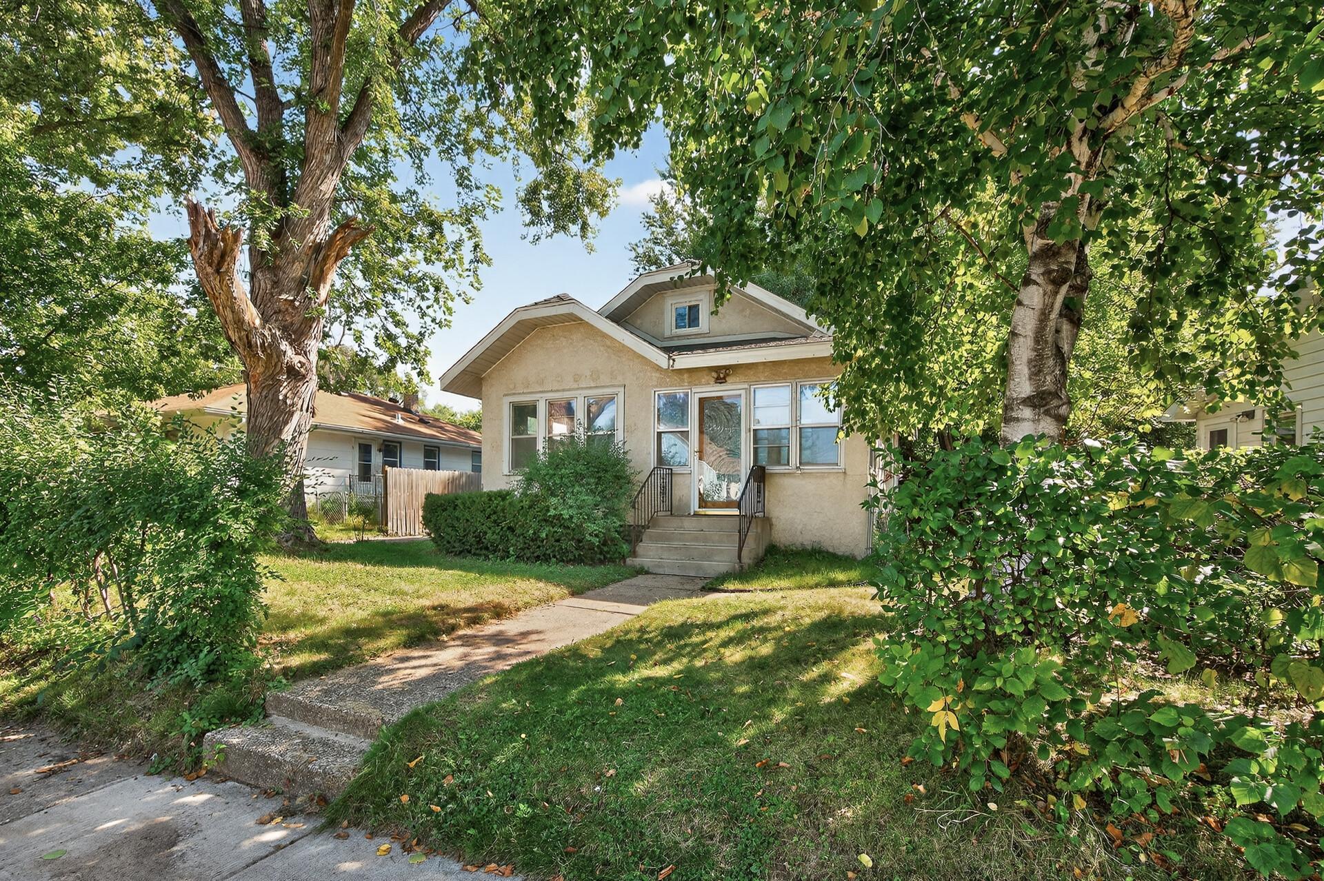 1st image of 834 Iroquois Ave, Saint Paul, MN 55119 | MLS# 7115324