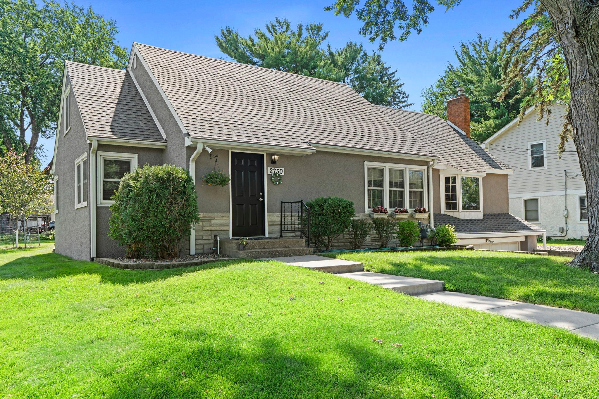 2nd image of 2750 Oxford St N, Saint Paul, MN 55113 | MLS# 7115480