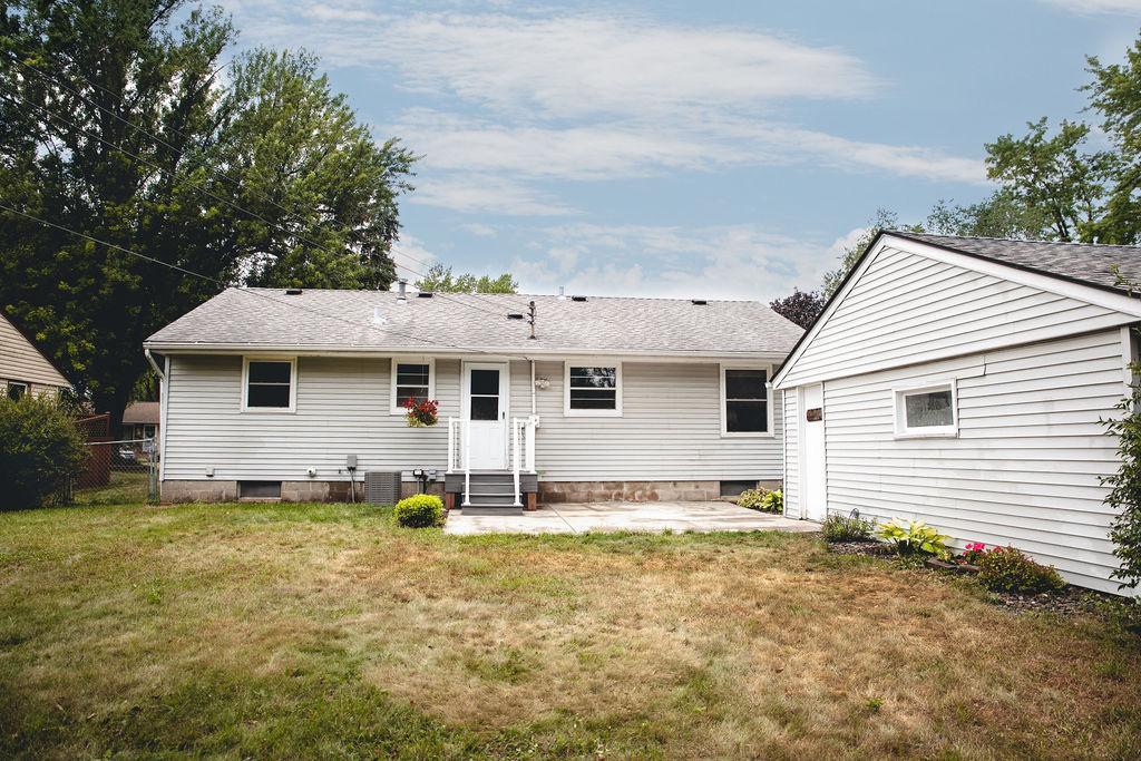 2nd image of 9526 Quaker Ln N, Maple Grove, MN 55369 | MLS# 7115561