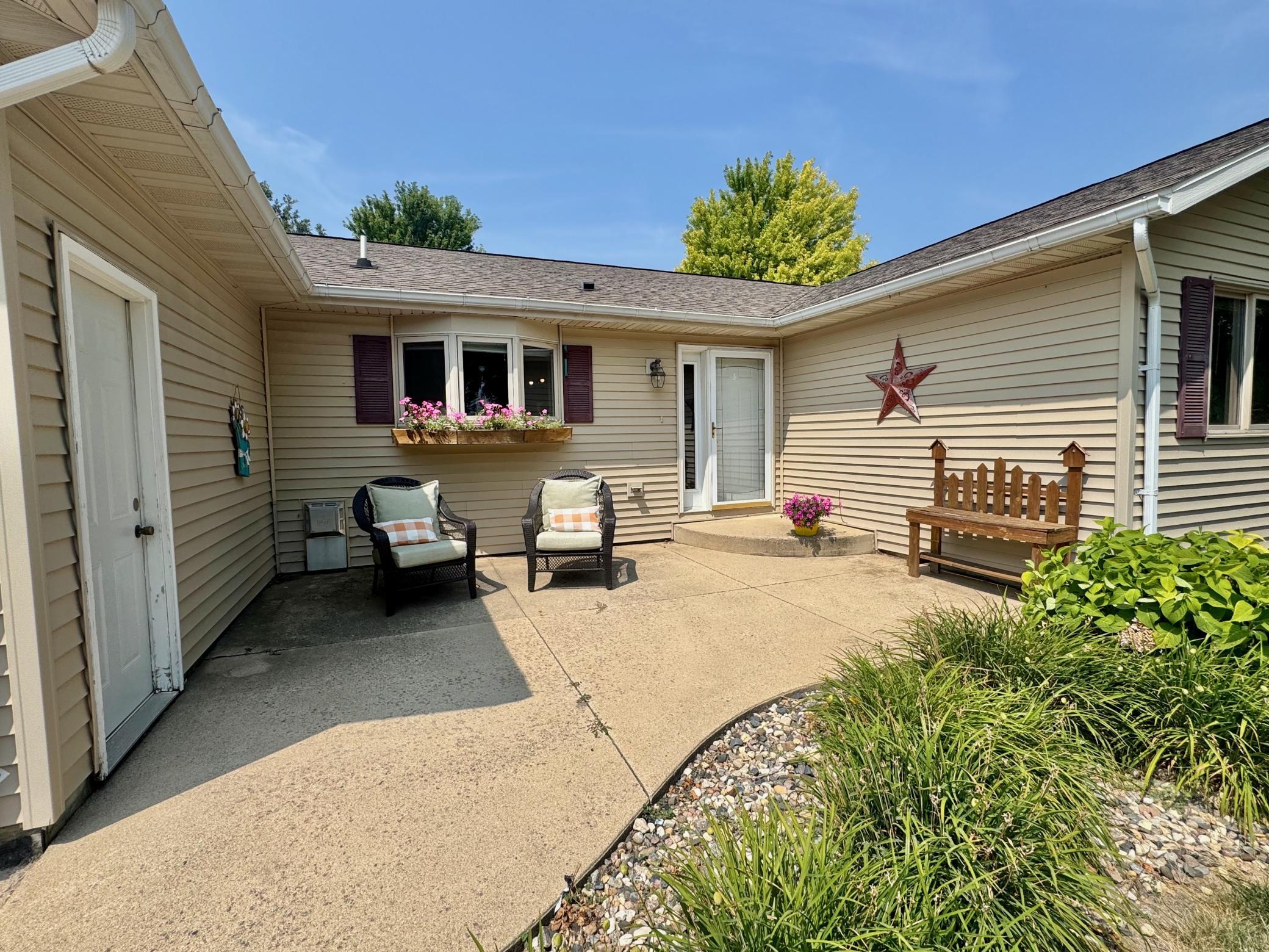24th image of 702 S Saratoga St, Marshall, MN 56258 | MLS# 7115596
