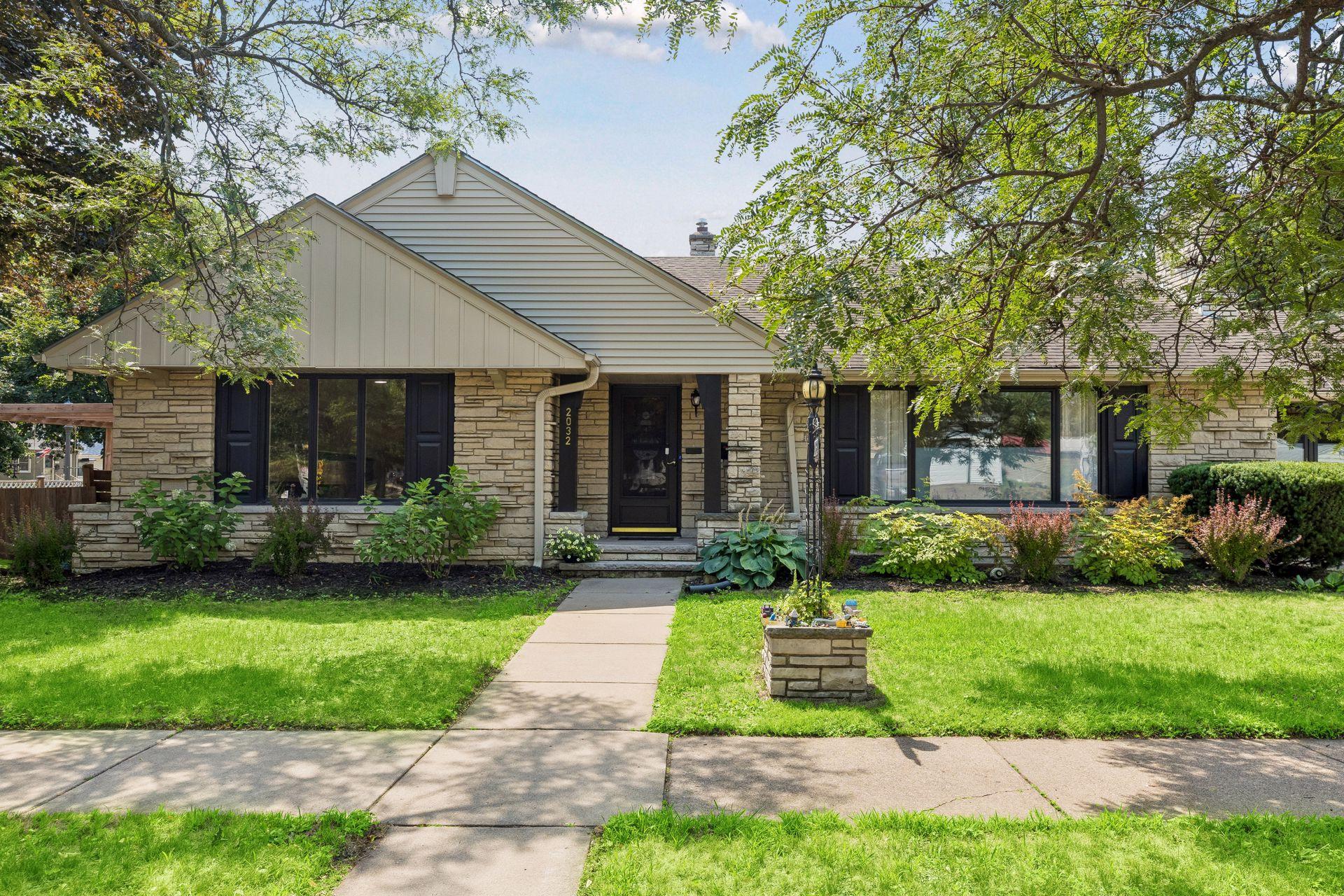1st image of 2032 Sheridan Ave, Saint Paul, MN 55116 | MLS# 7115673