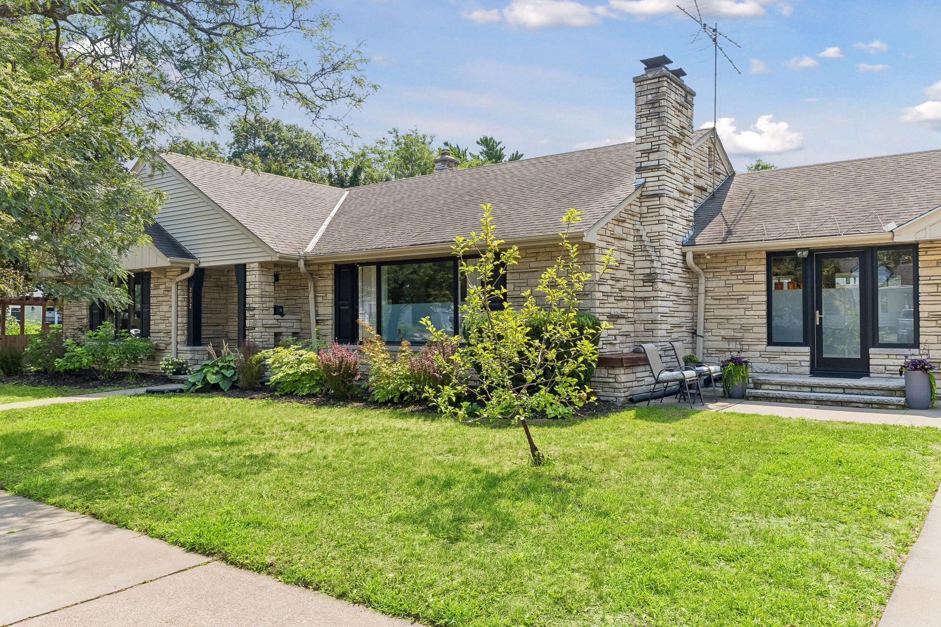 2nd image of 2032 Sheridan Ave, Saint Paul, MN 55116 | MLS# 7115673