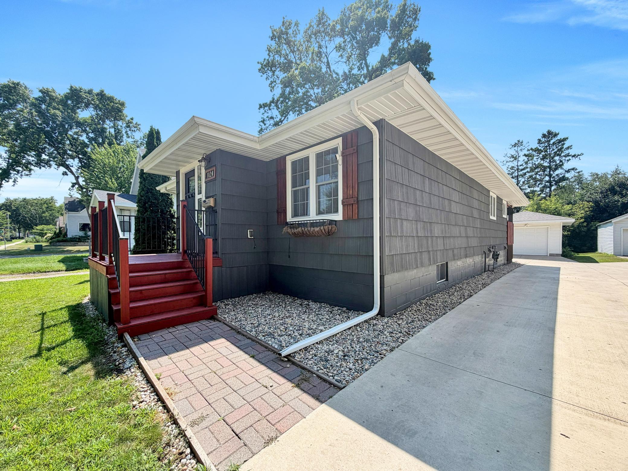 1st image of 1024 5th St Sw, Willmar, MN 56201 | MLS# 7115713