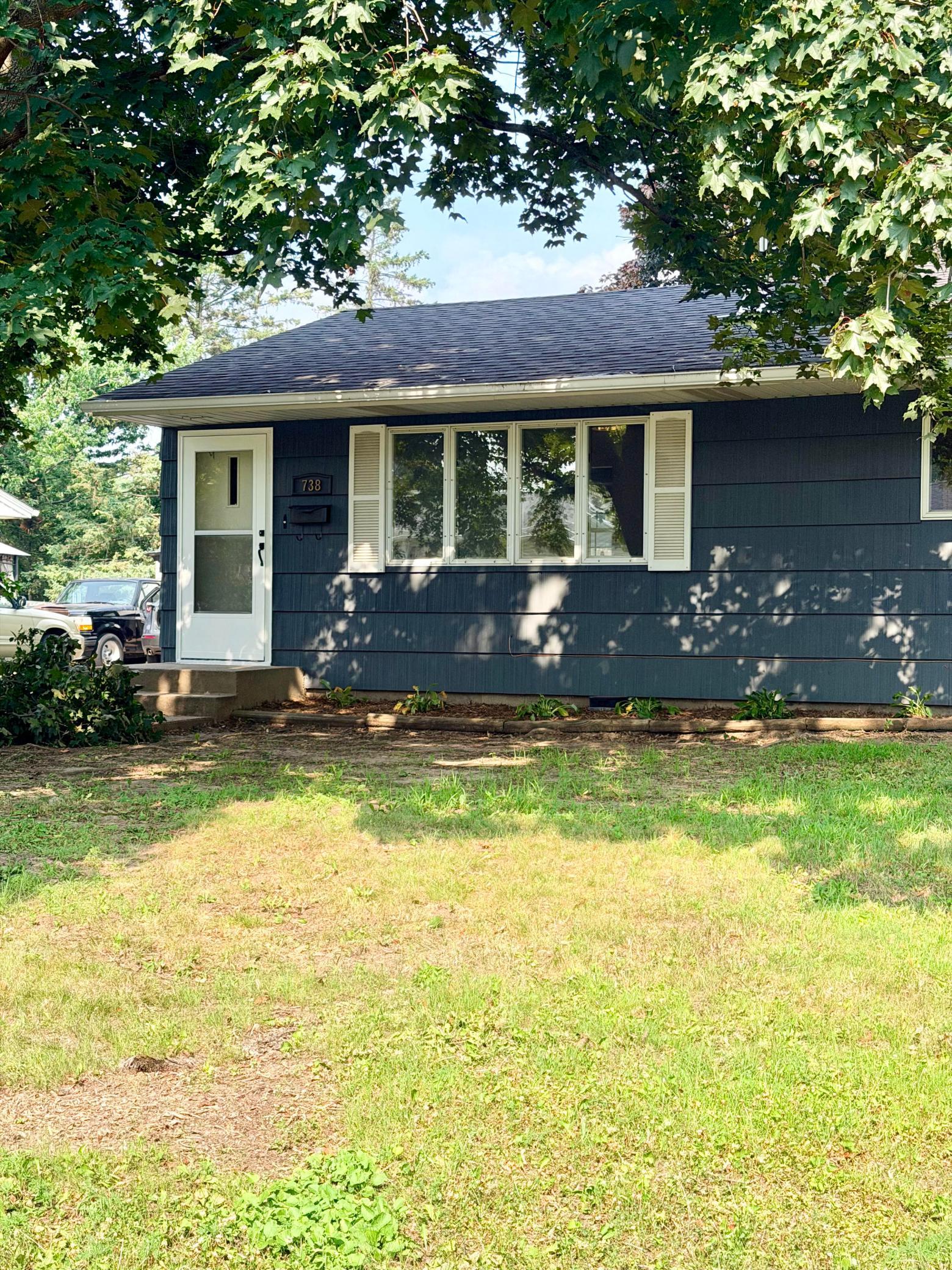 2nd image of 738 22nd Ave N, South Saint Paul, MN 55075 | MLS# 7115925