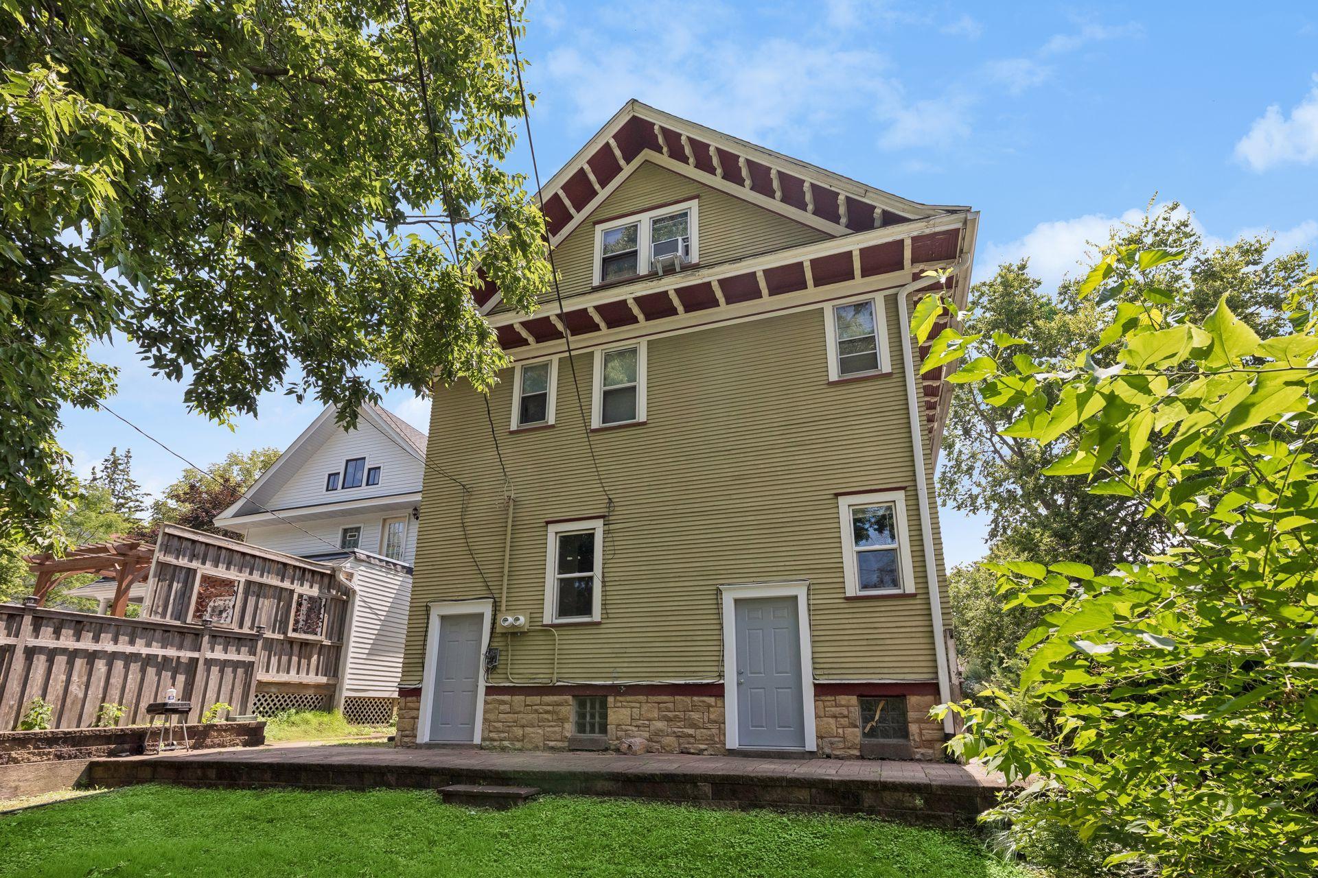 3rd image of 1083 Hague Ave, Saint Paul, MN 55104 | MLS# 7115974
