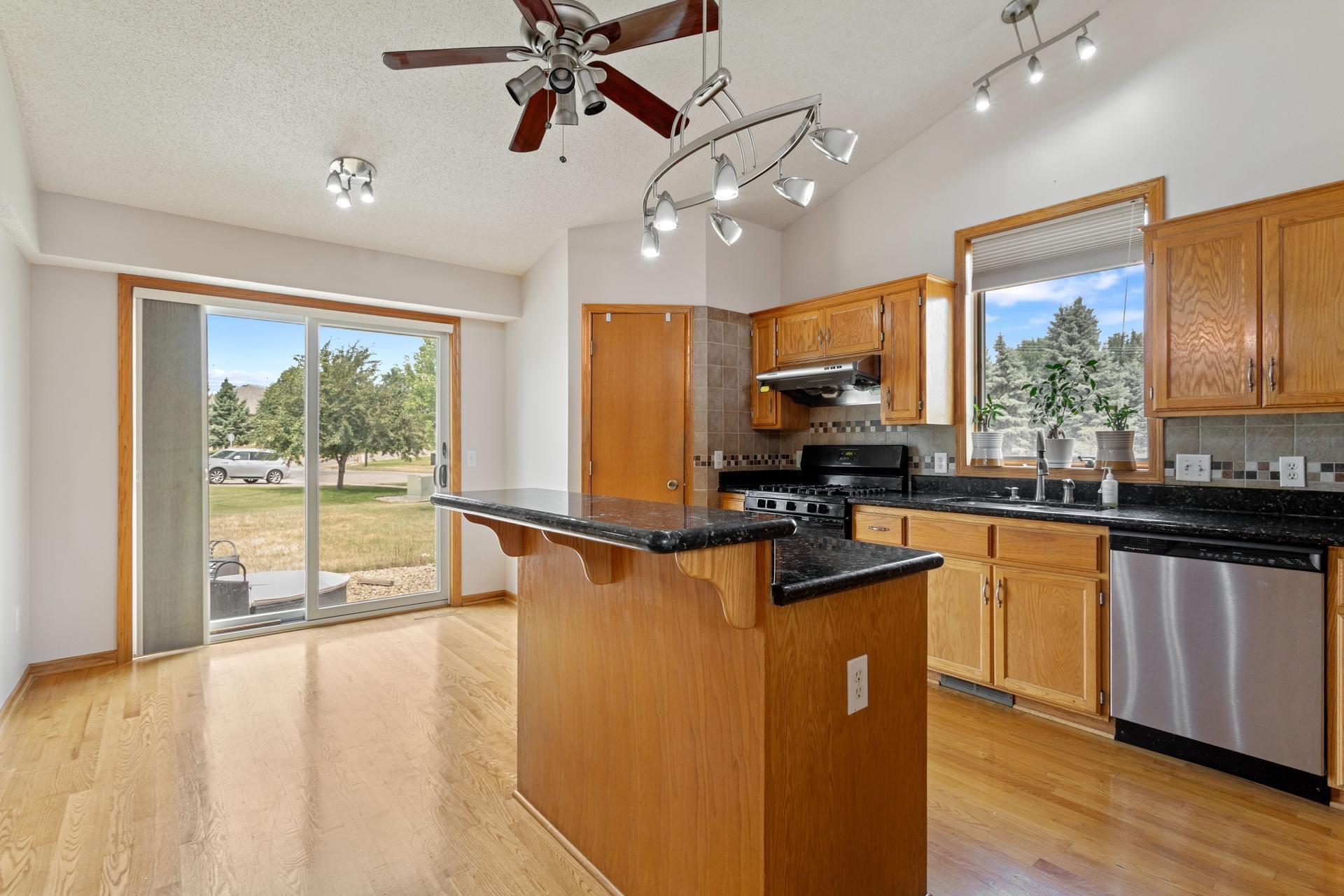 4th image of 10049 Butternut Ct N, Brooklyn Park, MN 55443 | MLS# 7116015
