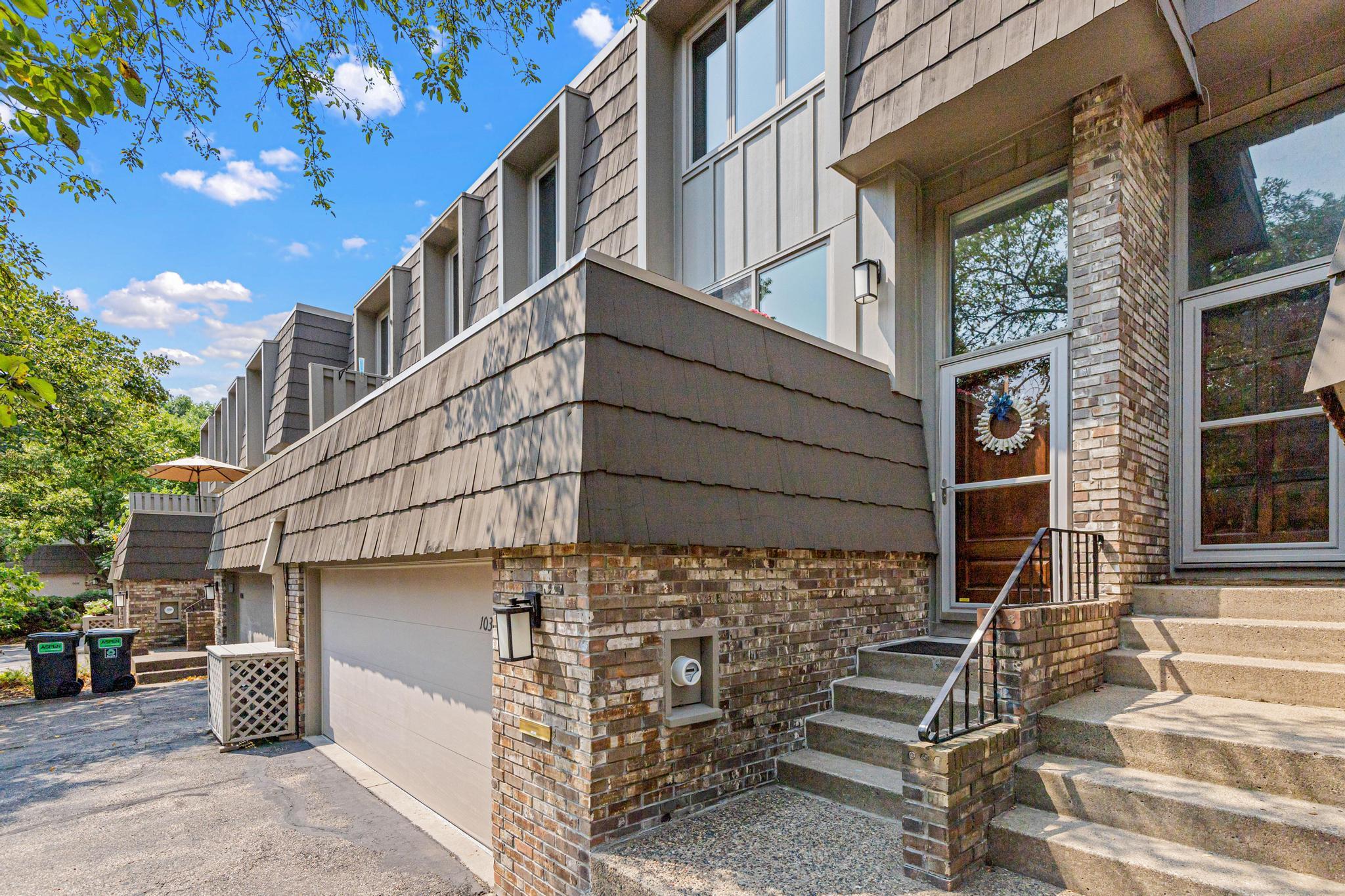 3rd image of 10304 Berkshire Rd, Minneapolis, MN 55437 | MLS# 7116040