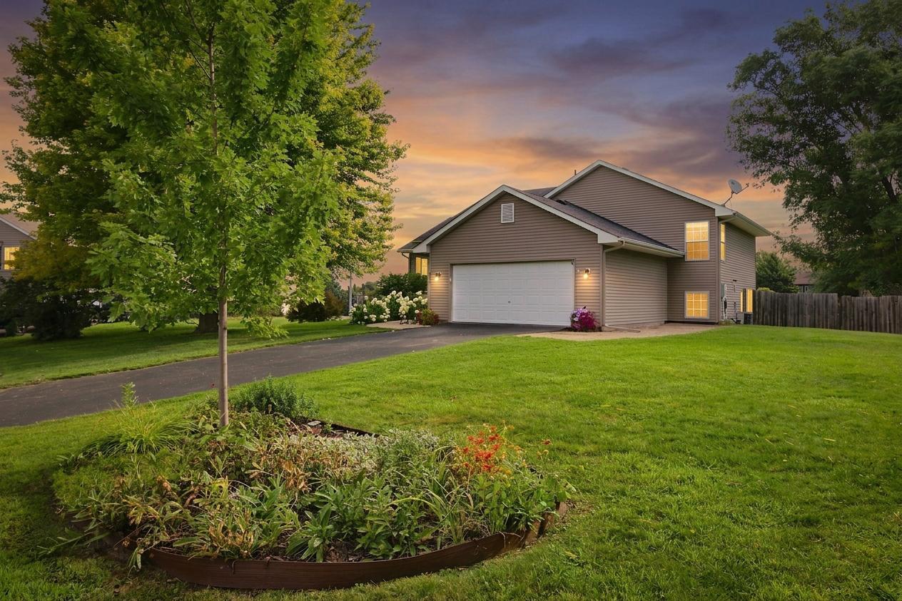 1st image of 809 Morningside Pl, Belle Plaine, MN 56011 | MLS# 7116094