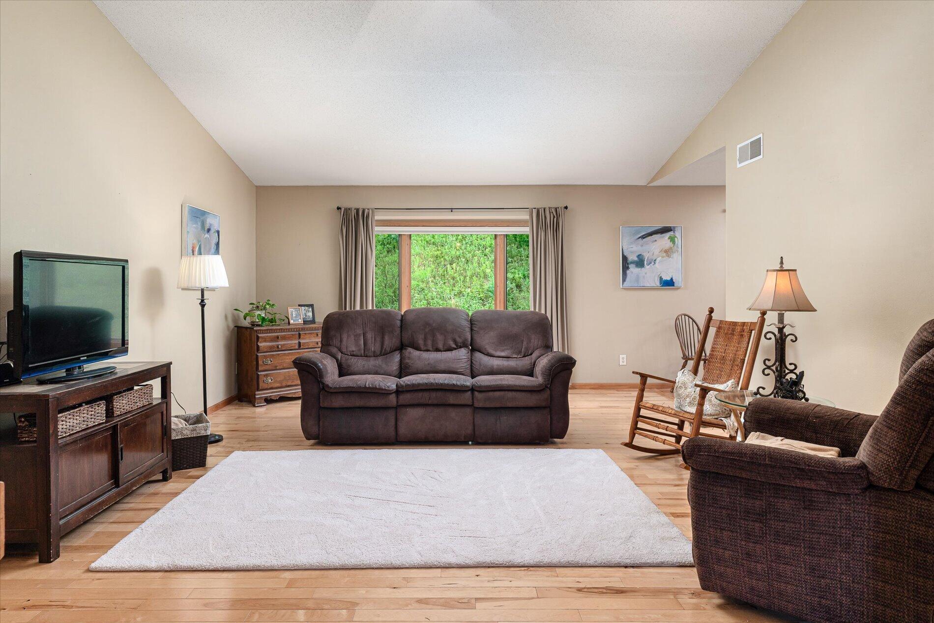 4th image of 240 Red Apple Dr, La Crescent, MN 55947 | MLS# 7116112