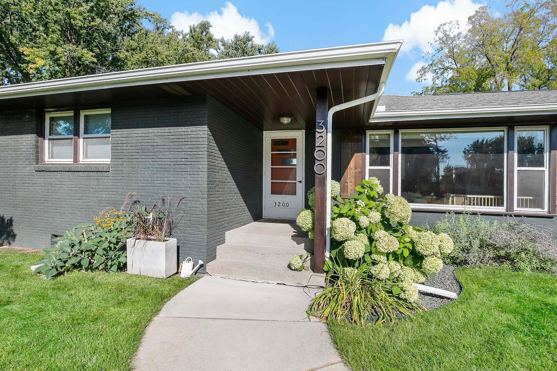 2nd image of 3200 Armour Ter, Saint Anthony, MN 55418 | MLS# 7116192