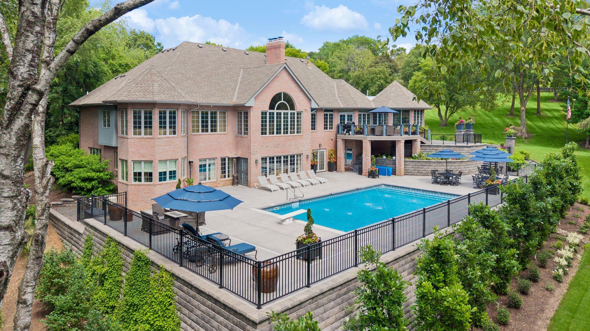 1st image of 300 Salem Church Rd, Saint Paul, MN 55118 | MLS# 7116245