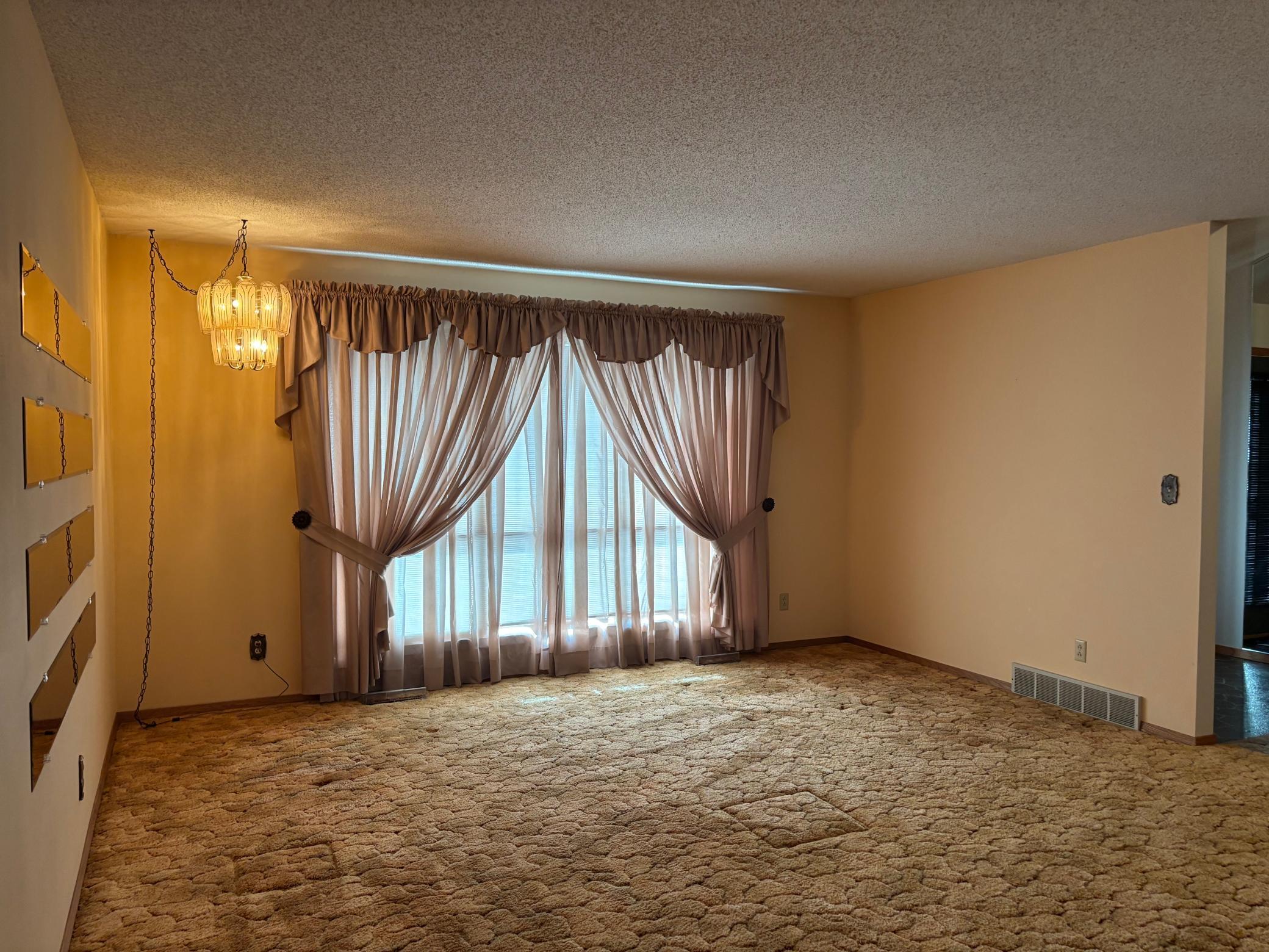 3rd image of 1950 Knollwood Dr, Fairmont, MN 56031 | MLS# 7116314
