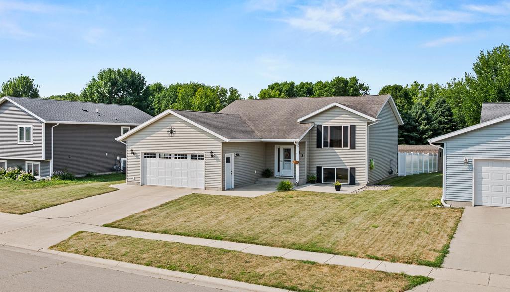 1st image of 513 Harriett Dr, Marshall, MN 56258 | MLS# 7116368